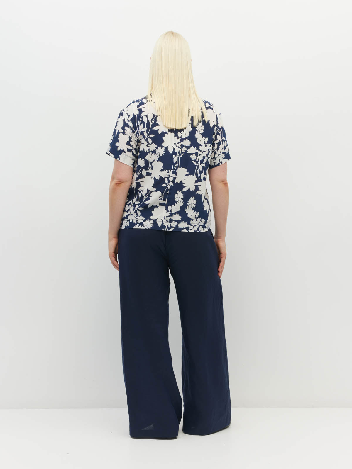 Juliette Hogan Fancy T (Shadow Floral Silk CDC) Silhouette - printed silk t-shirt with crew neckline.