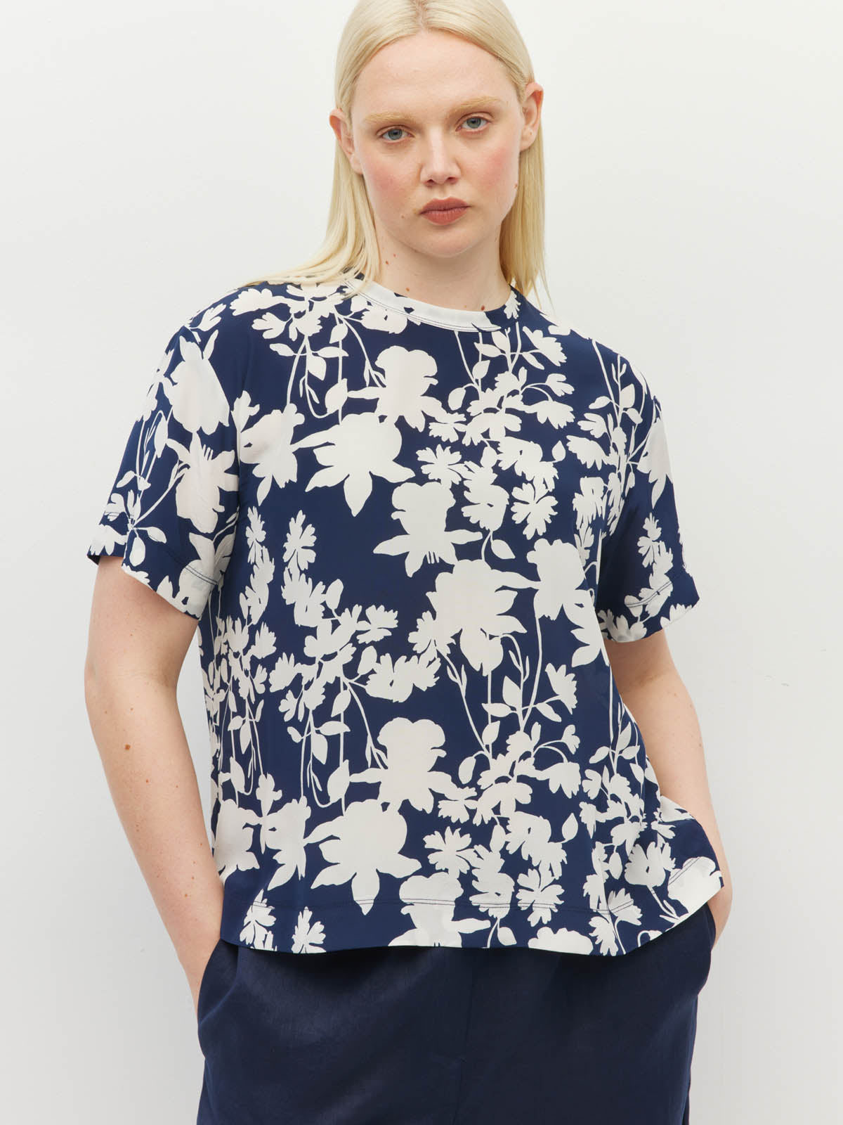 Juliette Hogan Fancy T (Shadow Floral Silk CDC) Silhouette - printed silk t-shirt with crew neckline.