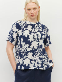 Juliette Hogan Fancy T (Shadow Floral Silk CDC) Silhouette - printed silk t-shirt with crew neckline.