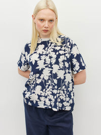 Juliette Hogan Fancy T (Shadow Floral Silk CDC) Silhouette - printed silk t-shirt with crew neckline.