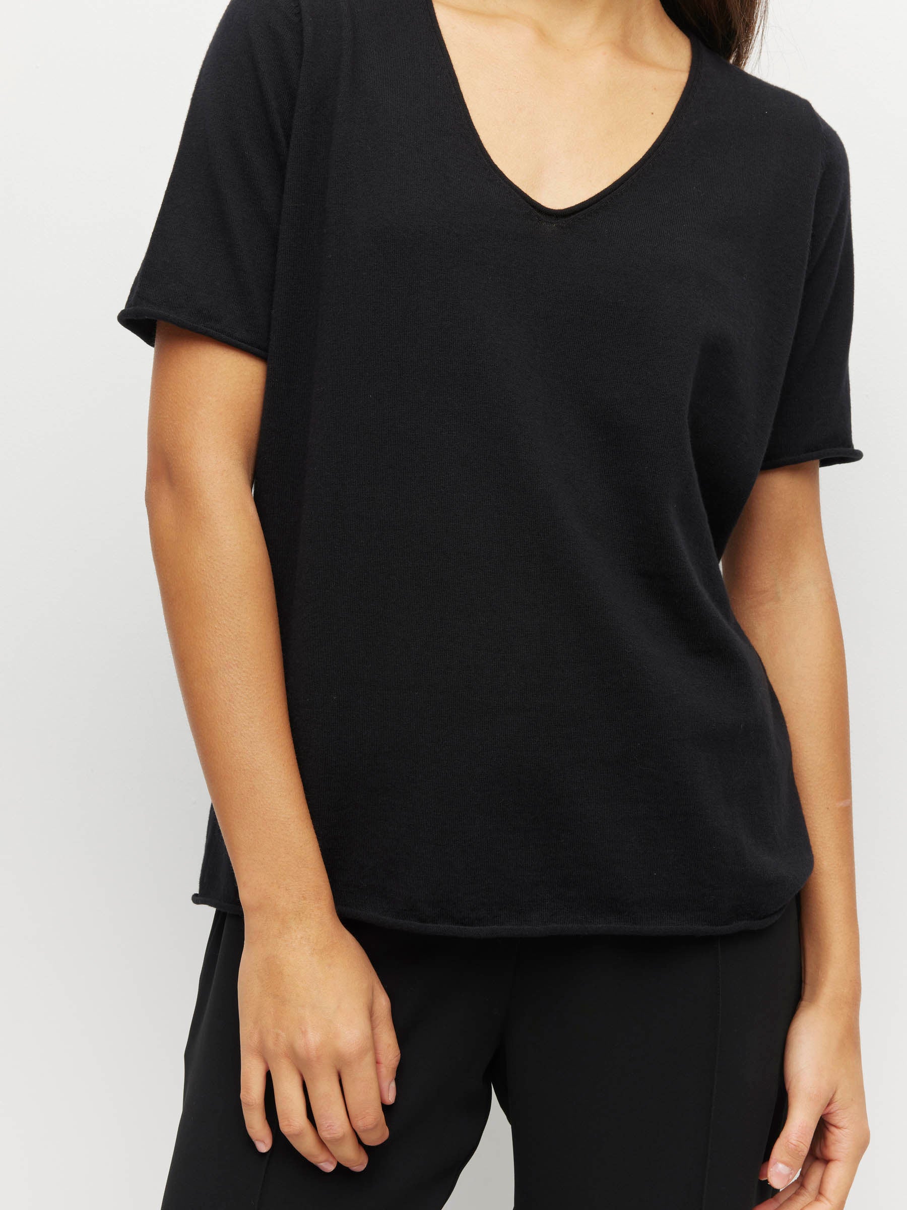 JHL V-Neck T (Fine Cotton Cashmere) Black