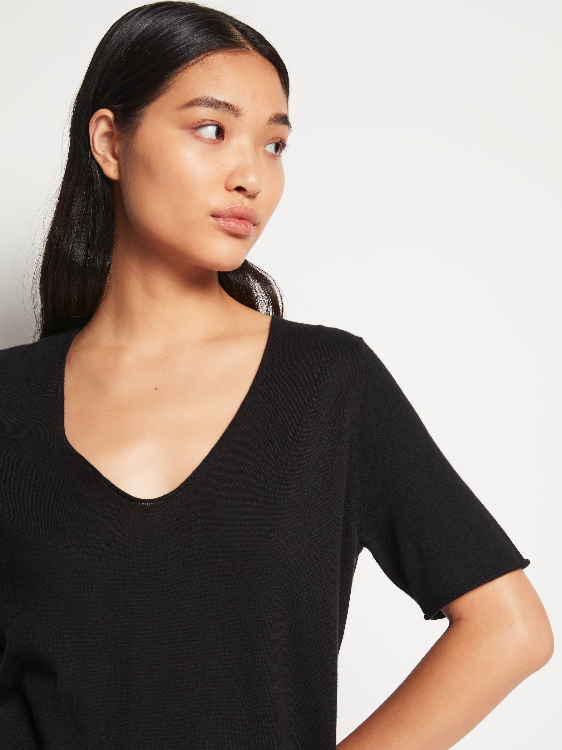 JHL V-Neck T (Fine Cotton Cashmere) Black