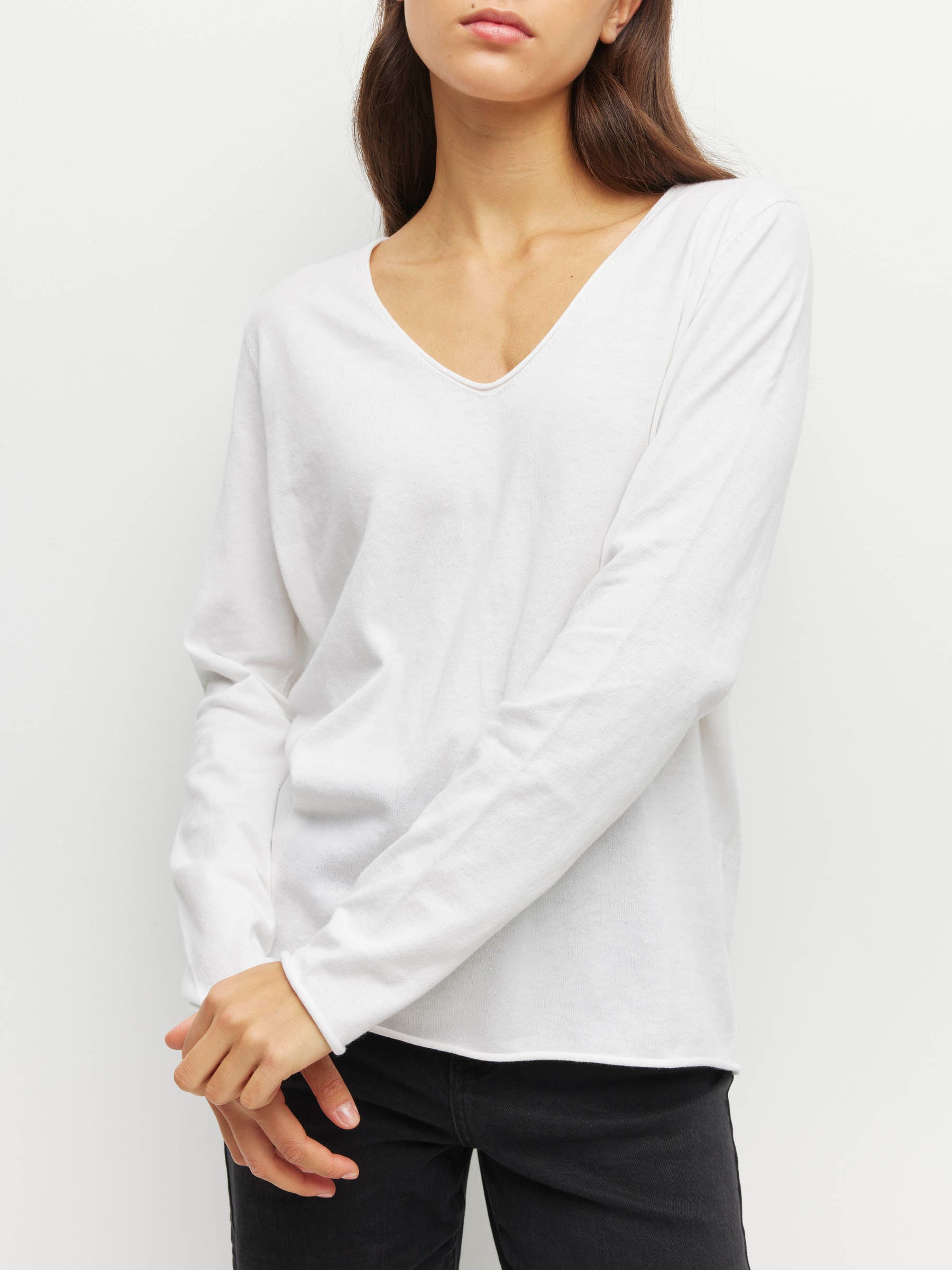 JHL V-Neck L/S T (Fine Cotton Cashmere) White – Juliette Hogan