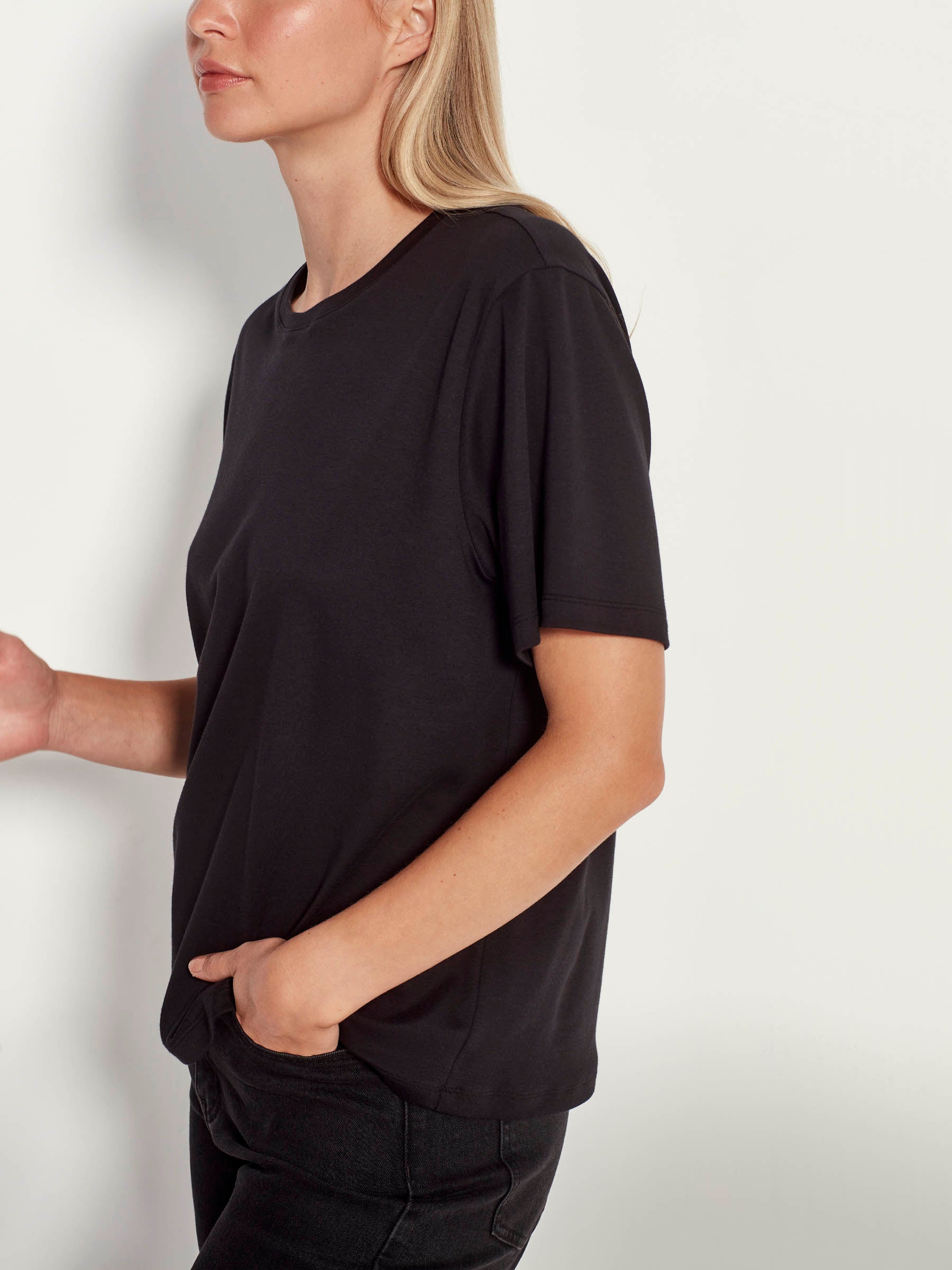 【送料&関税込】Hogan Cotton Jersey T-shirt KQUB3492020WNRB999-31.jpg
