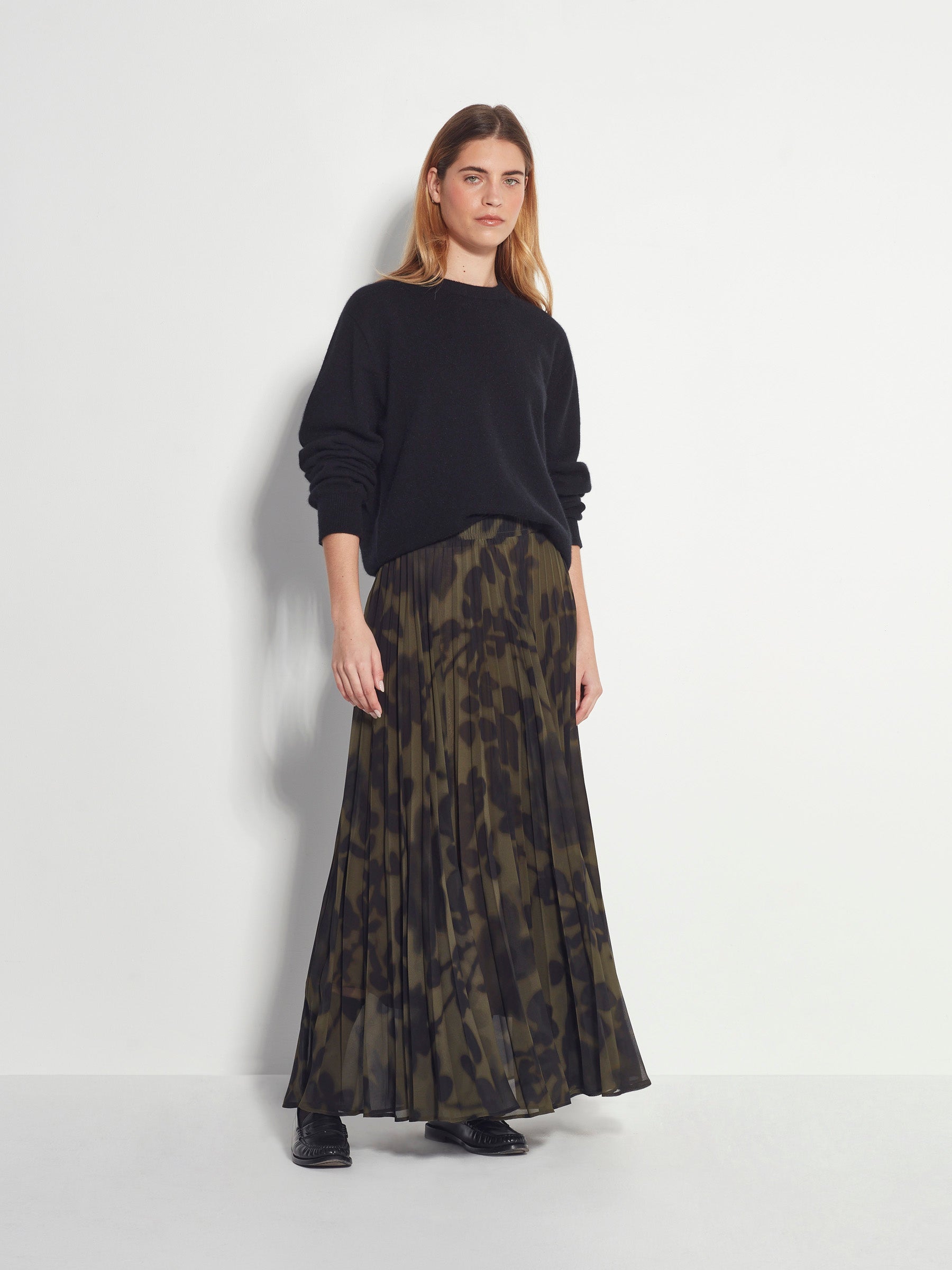 Evelyn Pleat Skirt (Midnight Flora) Moss – Juliette Hogan