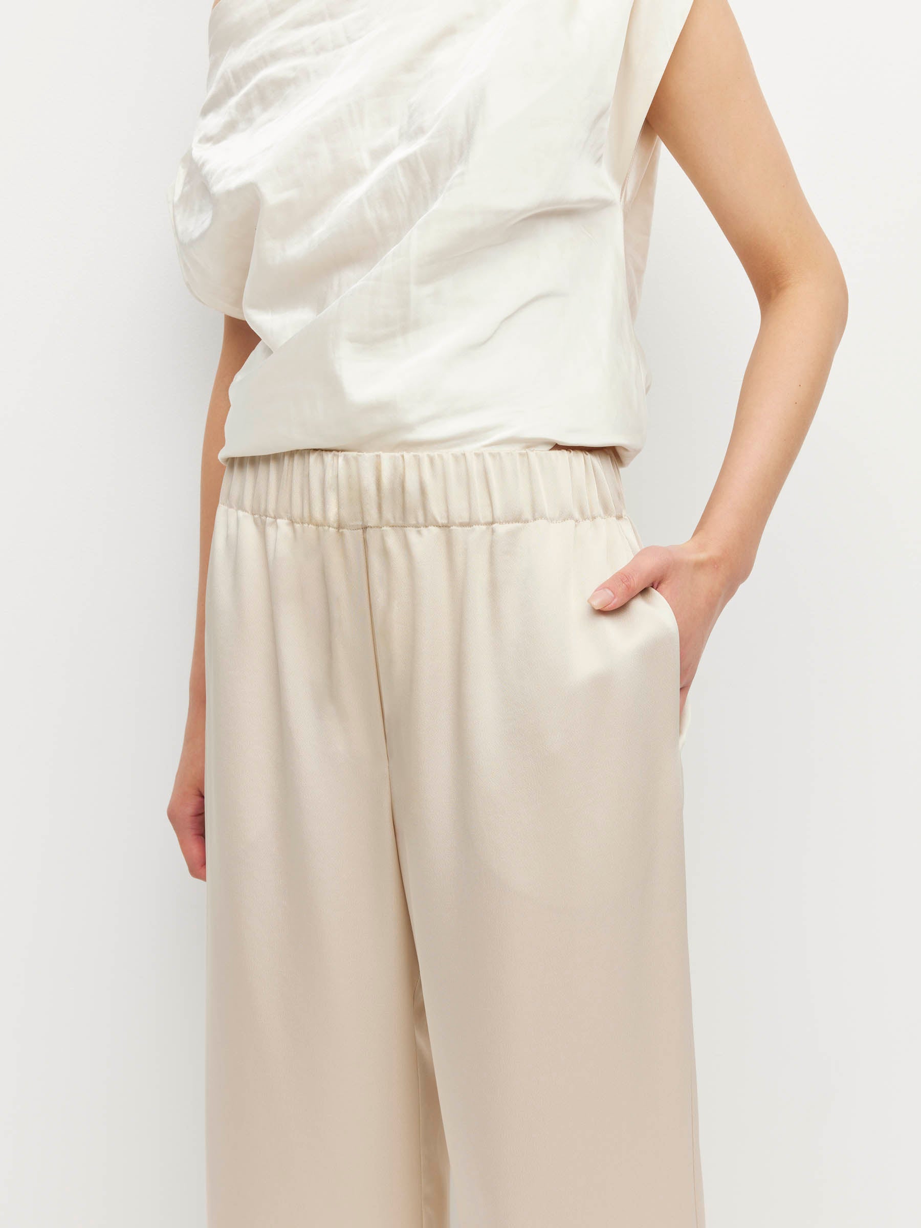 Koa Trouser (Crepe Sheen) Champagne