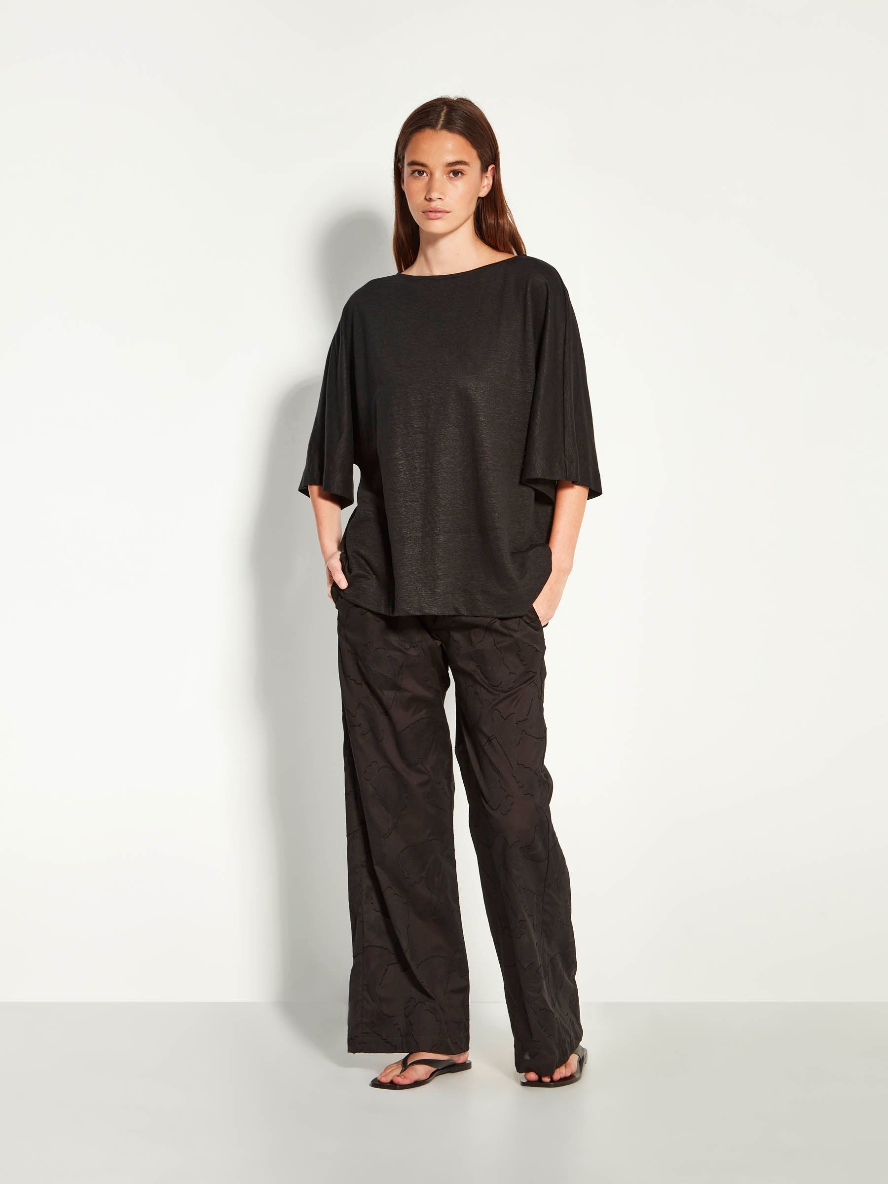 Nami T (Linen Knit) Black Knit