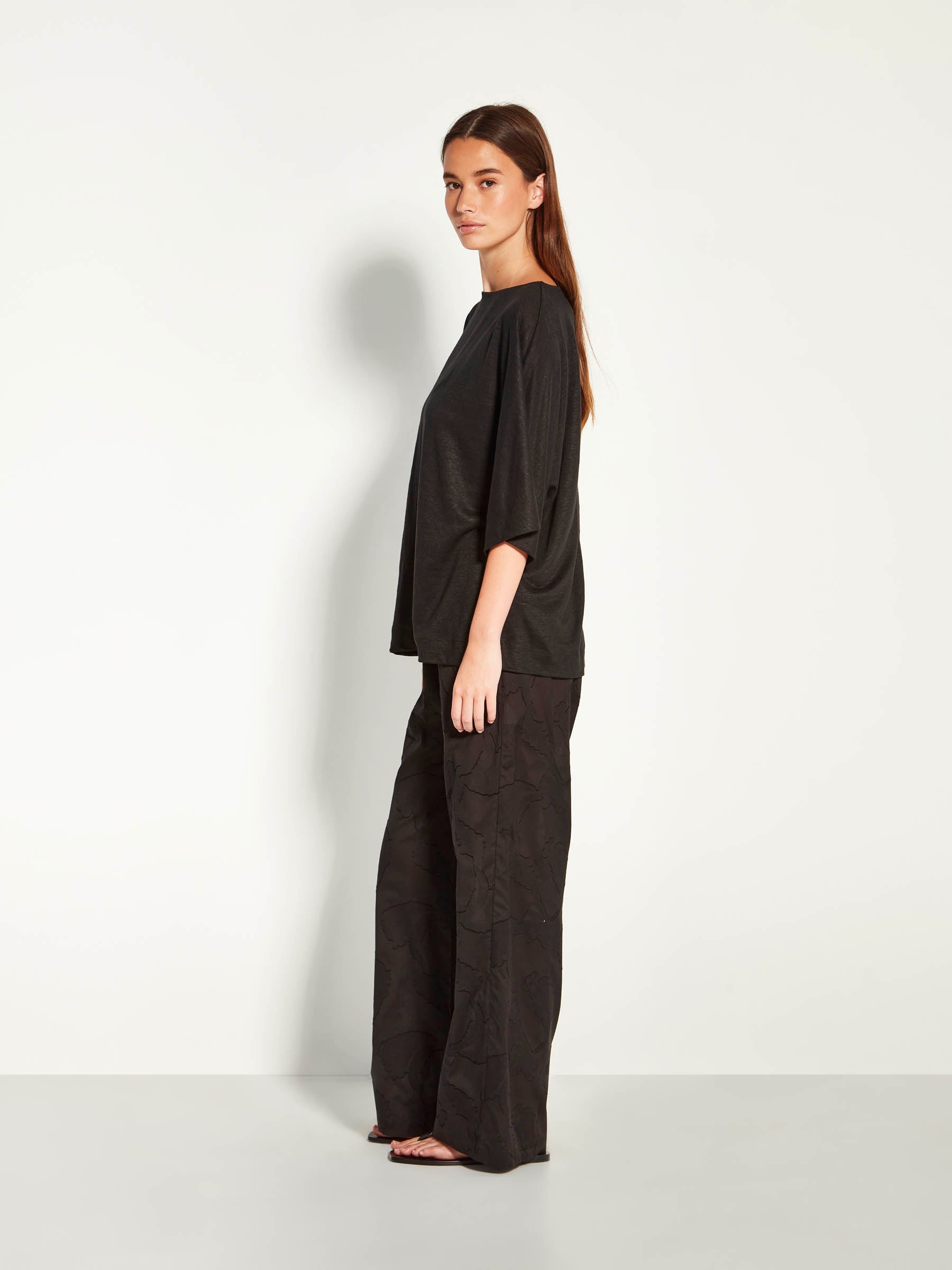 Nami T (Linen Knit) Black Knit