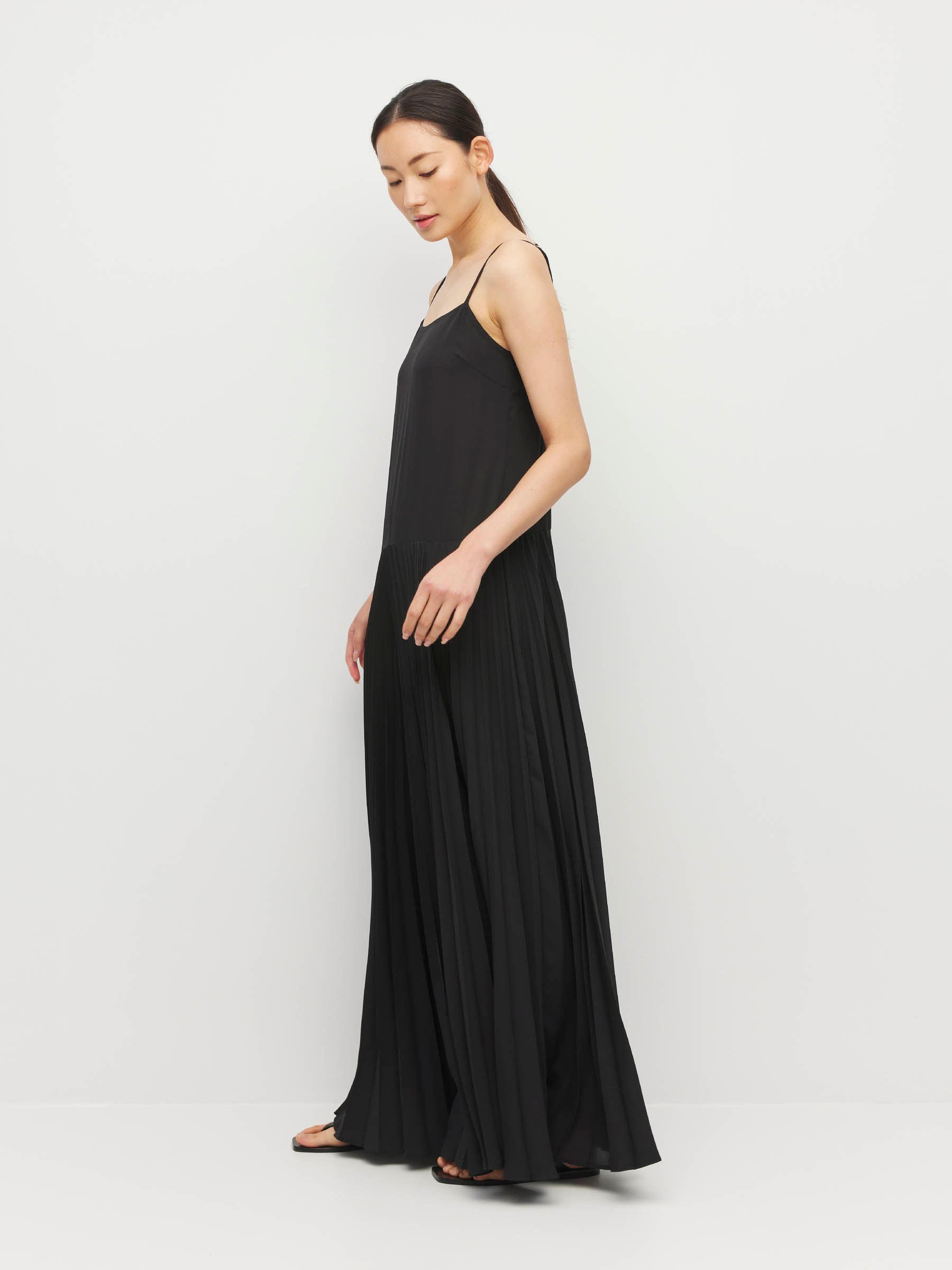 Betty Pleat Dress (Matte Pleat) Black