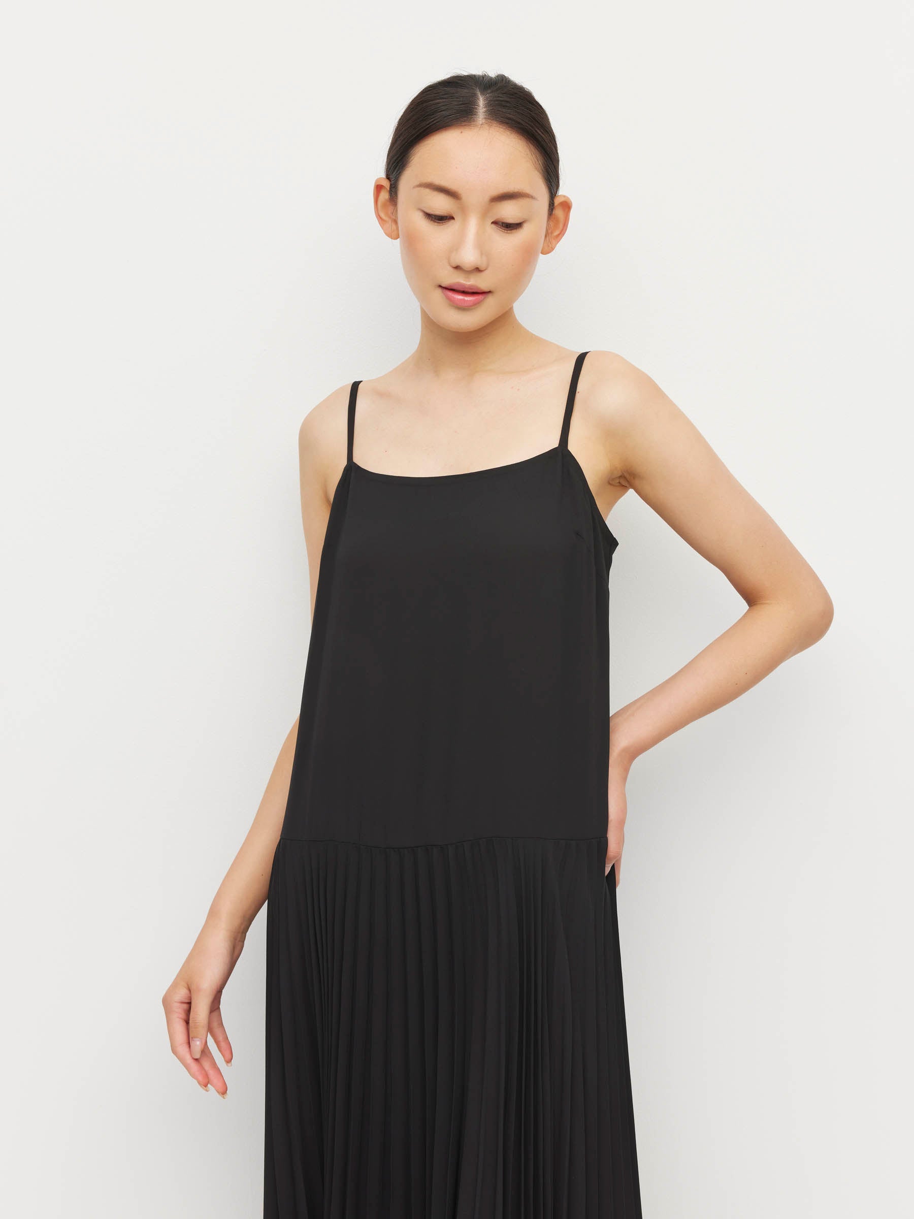 Betty Pleat Dress (Matte Pleat) Black