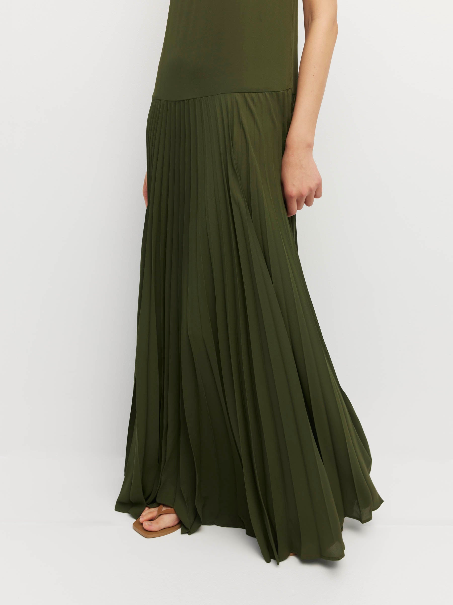 Betty Pleat Dress (Matte Pleat) Vine