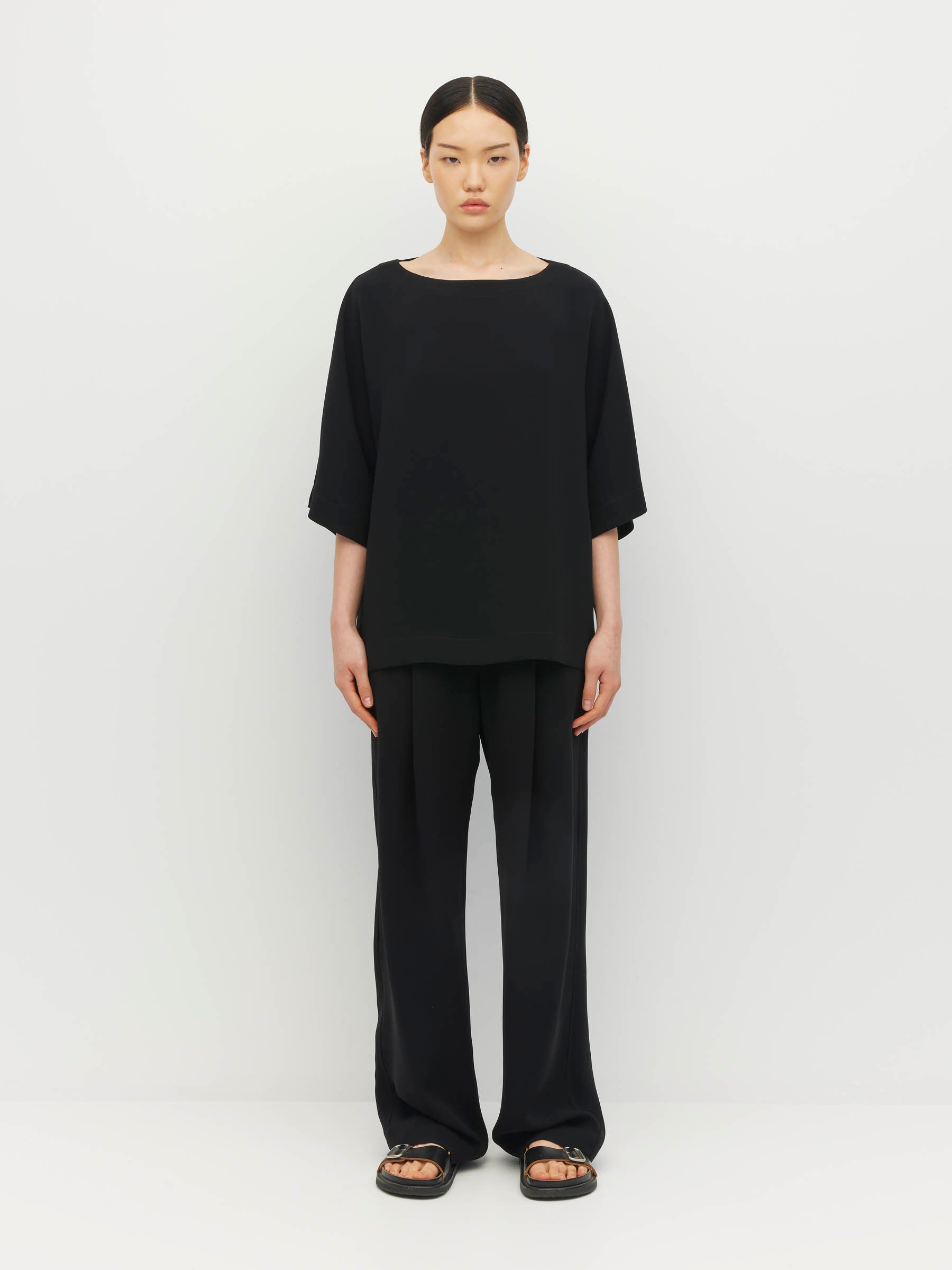 Nami T (Luxe Suiting) Black
