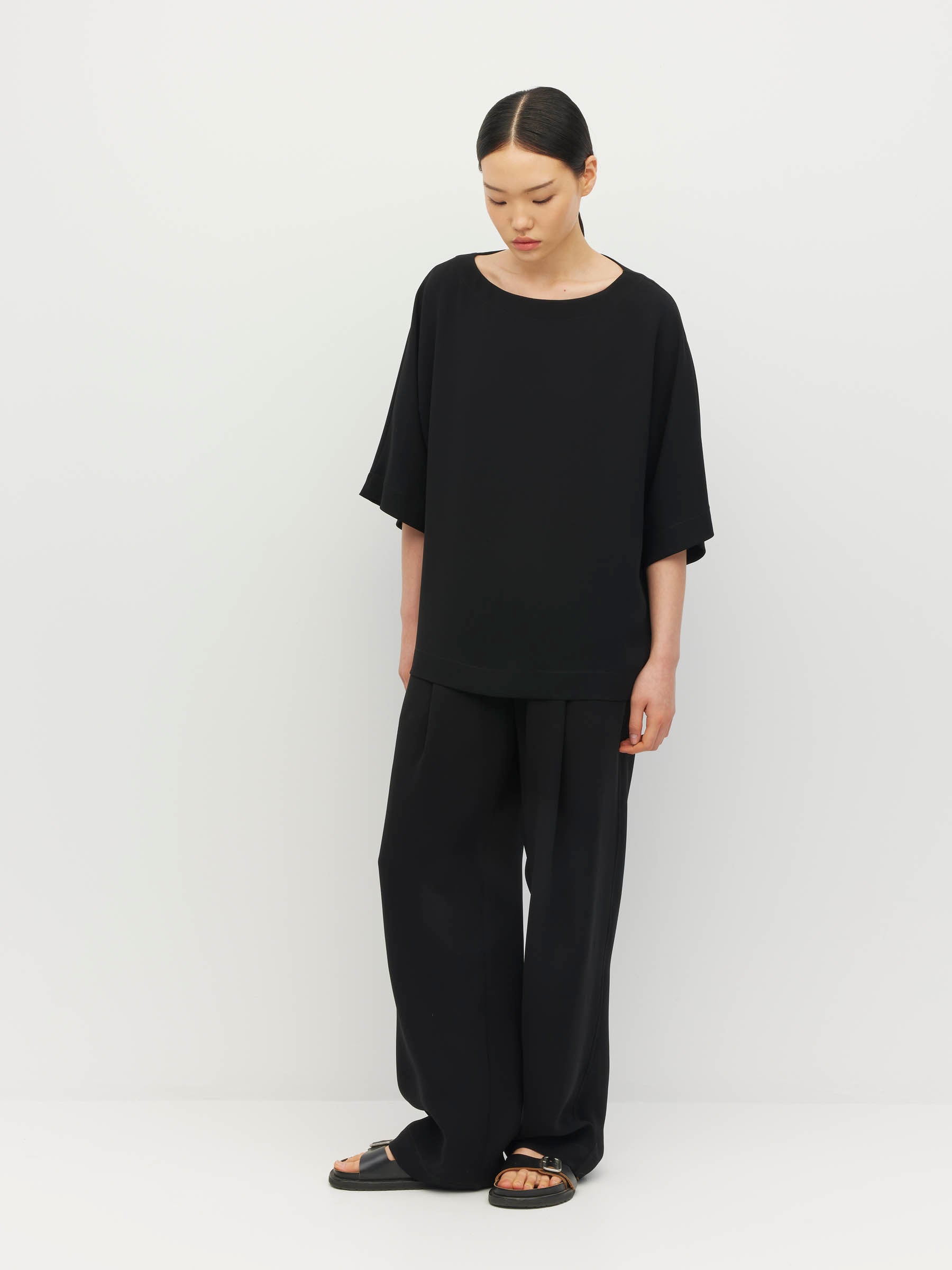 Nami T (Luxe Suiting) Black