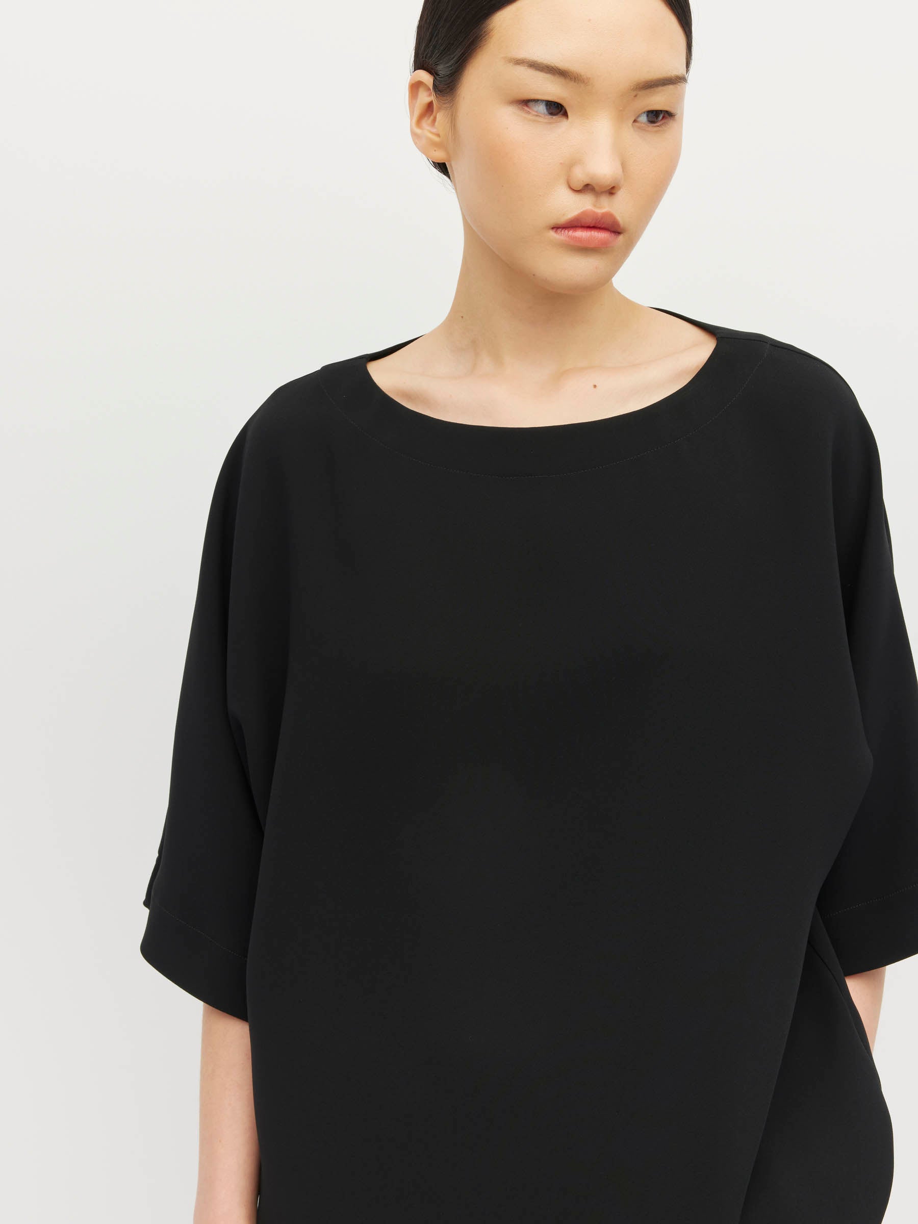Nami T (Luxe Suiting) Black