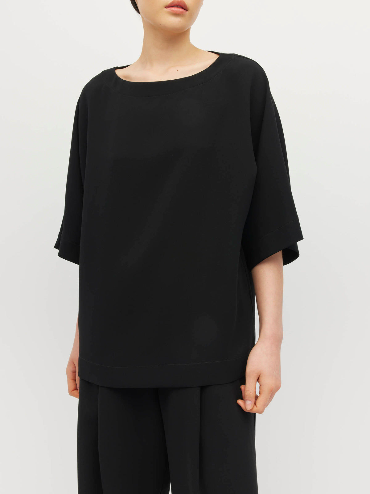 Nami T (Luxe Suiting) Black