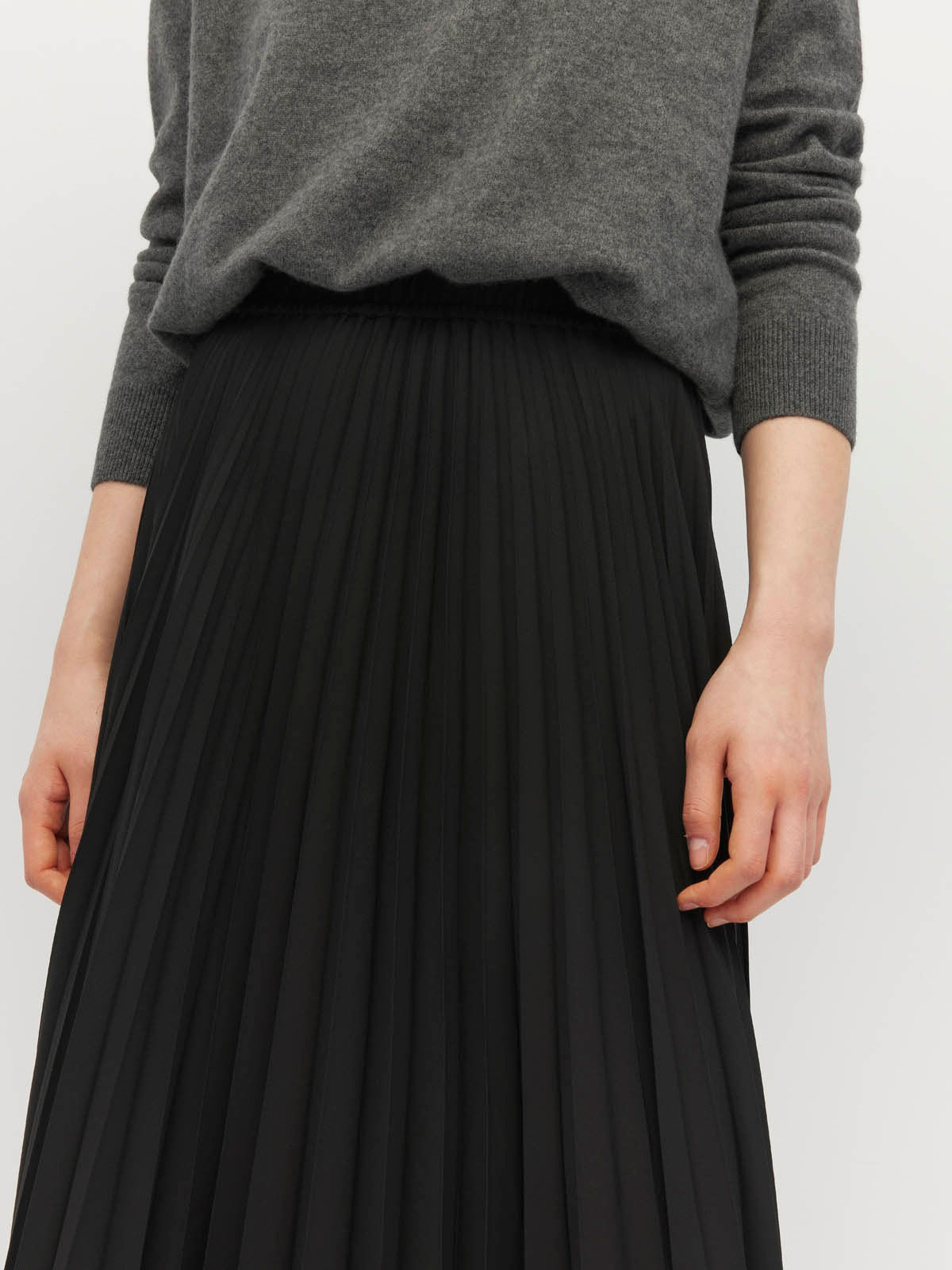 Evangeline Skirt (Matte Pleat) Black