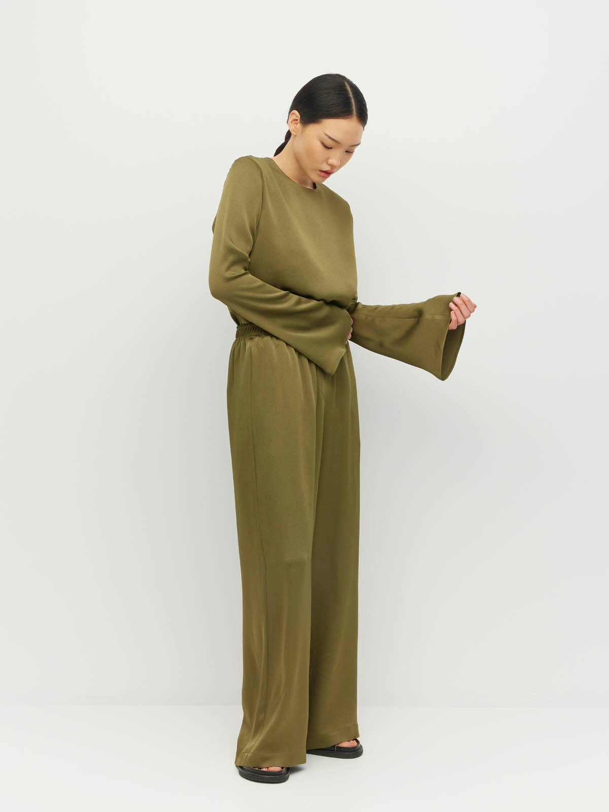 Koa Trouser (Satin Crepe) Sicilian Olive