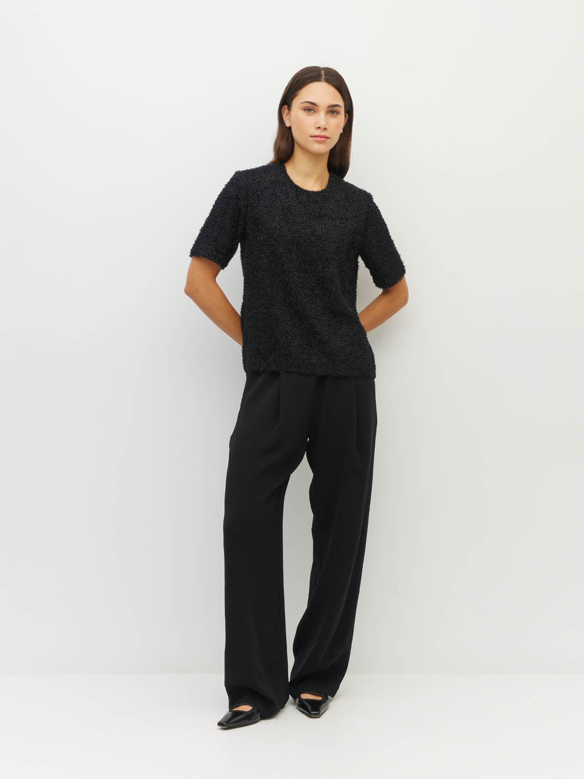 Wolfe T (Textured Tinsel) Onyx