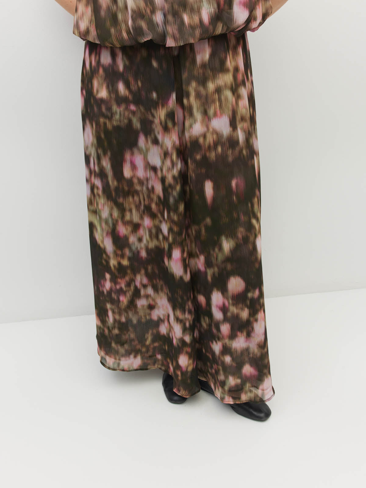 Juliette Hogan Aria Dress (Blush Petals Crush) Soft Camelia - printed maxi summer event dress featuring a blouson waist, and halter-style neckline.