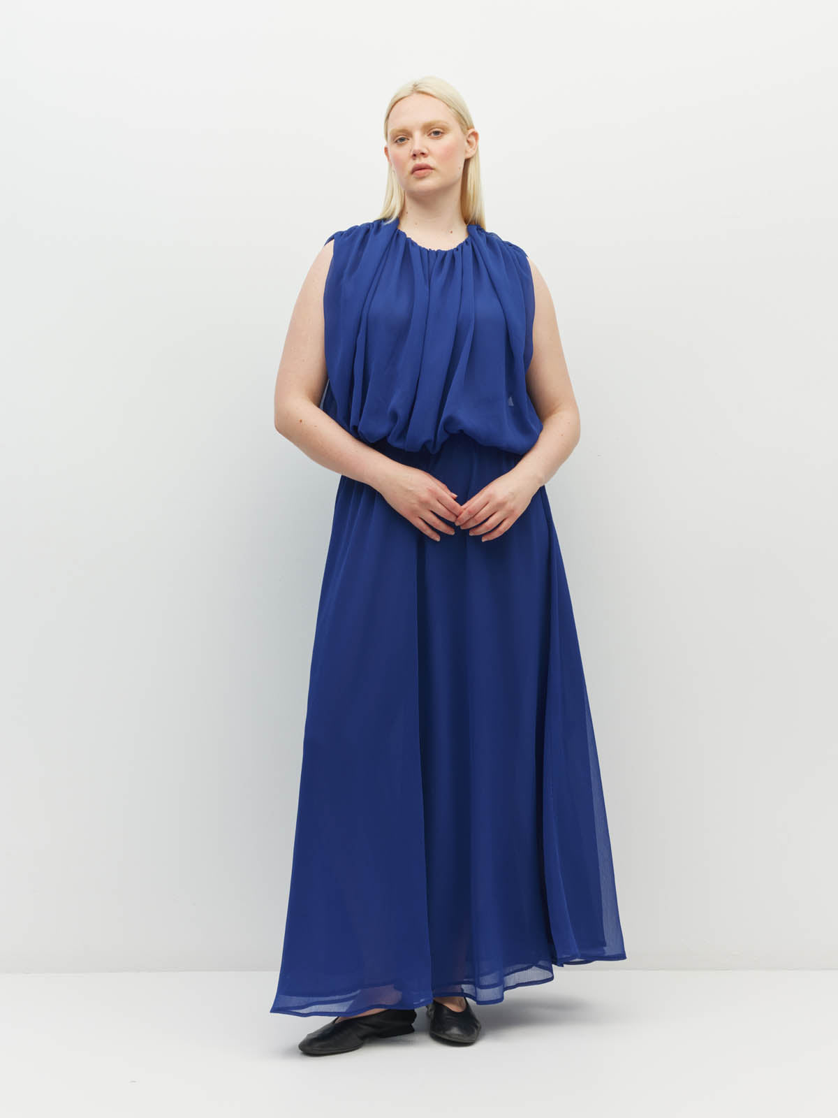 Juliette Hogan Alden Dress (Georgette Yoryu) Cobalt is an elegant event dress. A sleeveless, maxi style with soft draping.