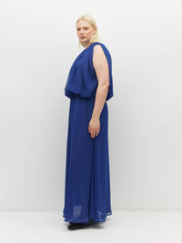 Juliette Hogan Alden Dress (Georgette Yoryu) Cobalt is an elegant event dress. A sleeveless, maxi style with soft draping.