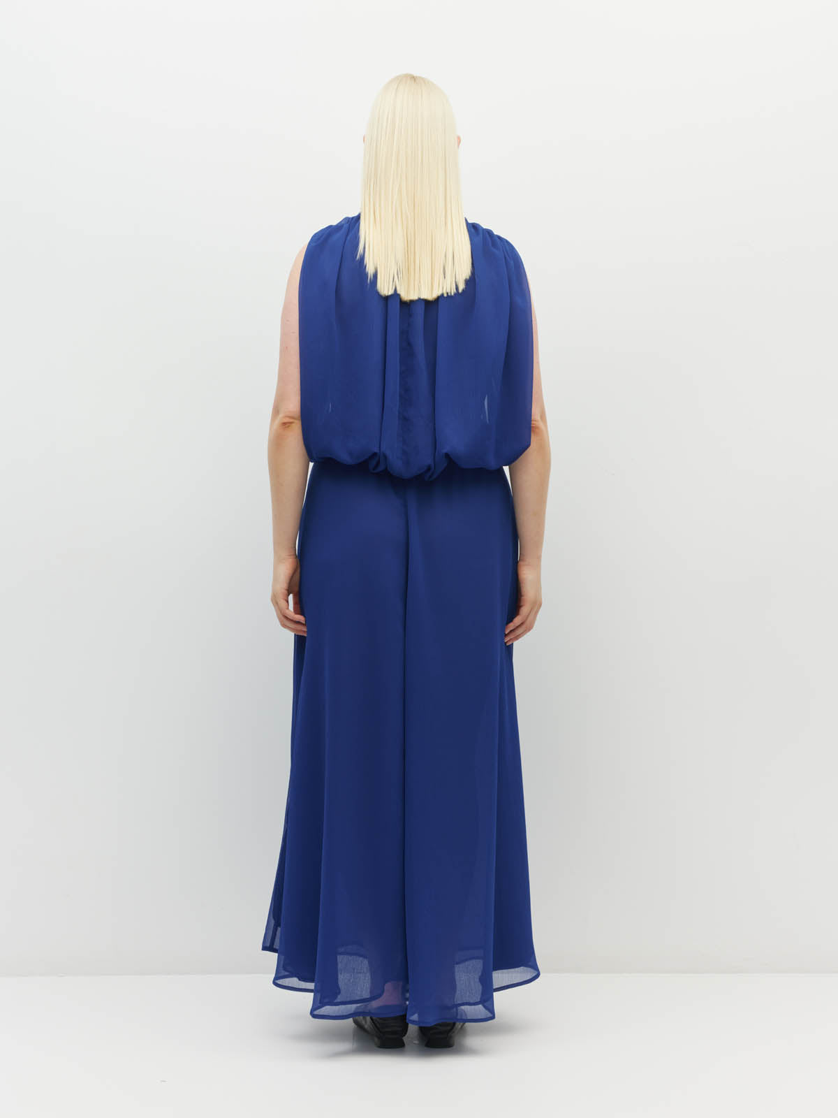 Juliette Hogan Alden Dress (Georgette Yoryu) Cobalt is an elegant event dress. A sleeveless, maxi style with soft draping.