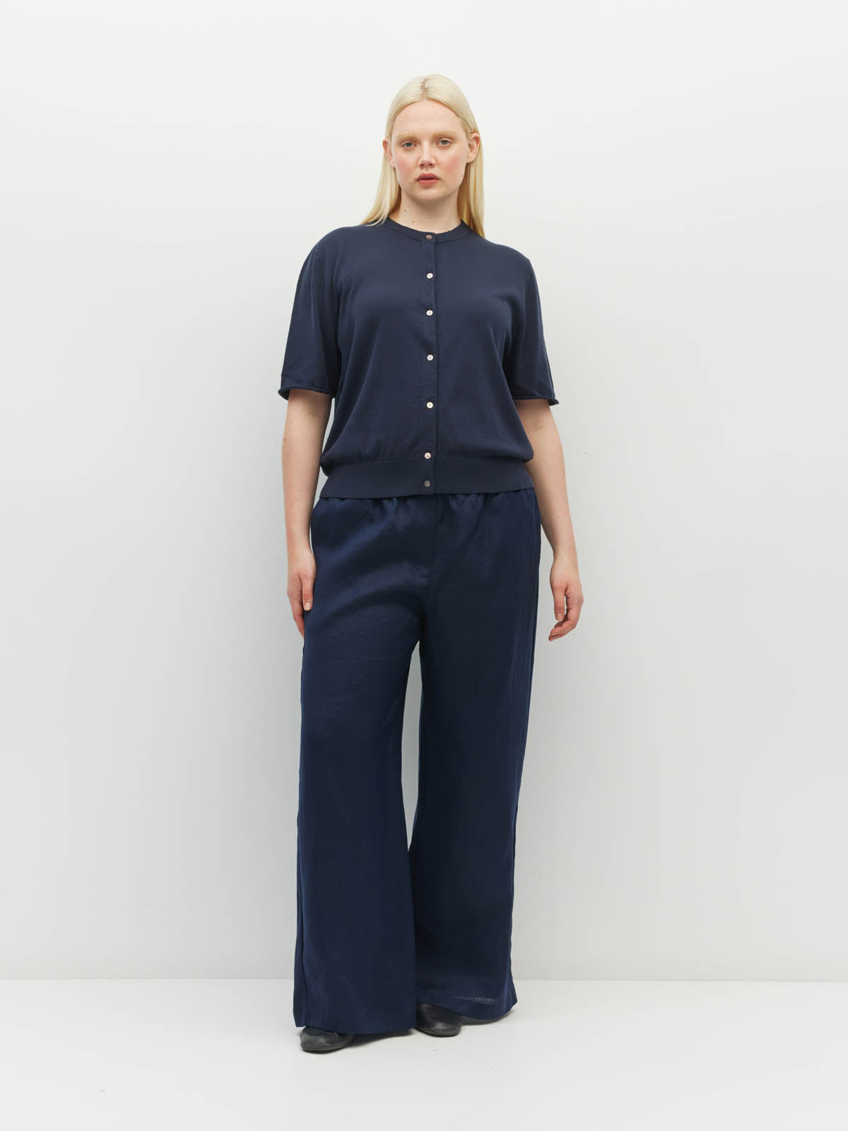 Juliette Hogan Koa Trouser (Heritage Linen) Oxford - breathable summer linen trousers with wide leg, mid rise, elasticated waist and pockets.