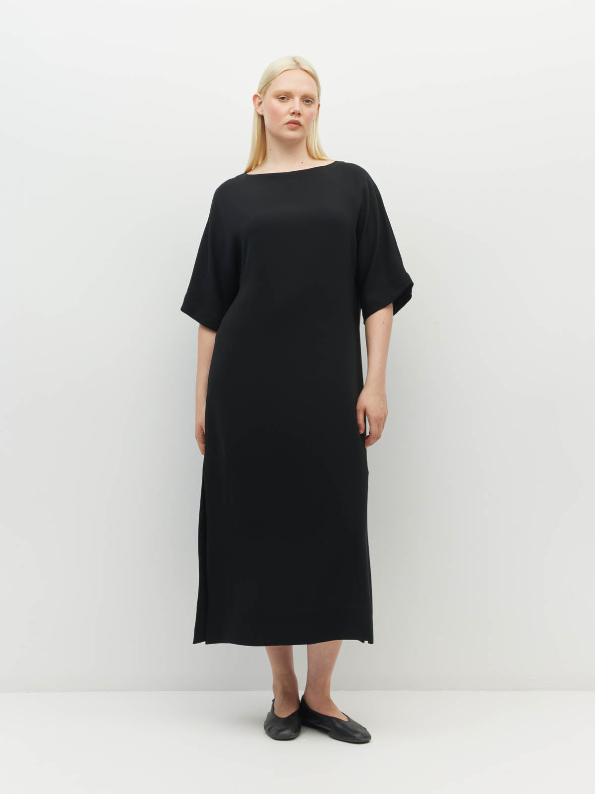 Juliette Hogan Kiko Dress (Luxe Suiting) Black - simple pullover style dress with boat neckline, kimono sleeve, and side splits to the knee - machine washable.