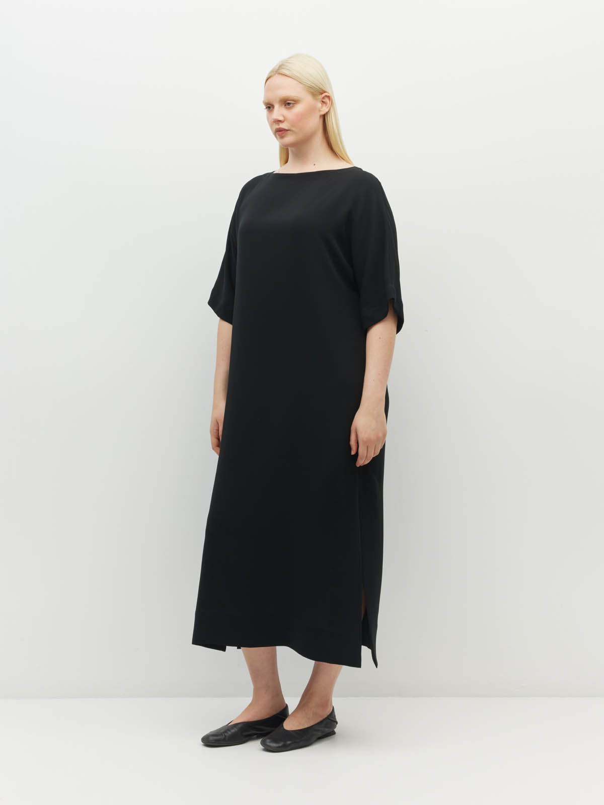 Juliette Hogan Kiko Dress (Luxe Suiting) Black - simple pullover style dress with boat neckline, kimono sleeve, and side splits to the knee - machine washable.