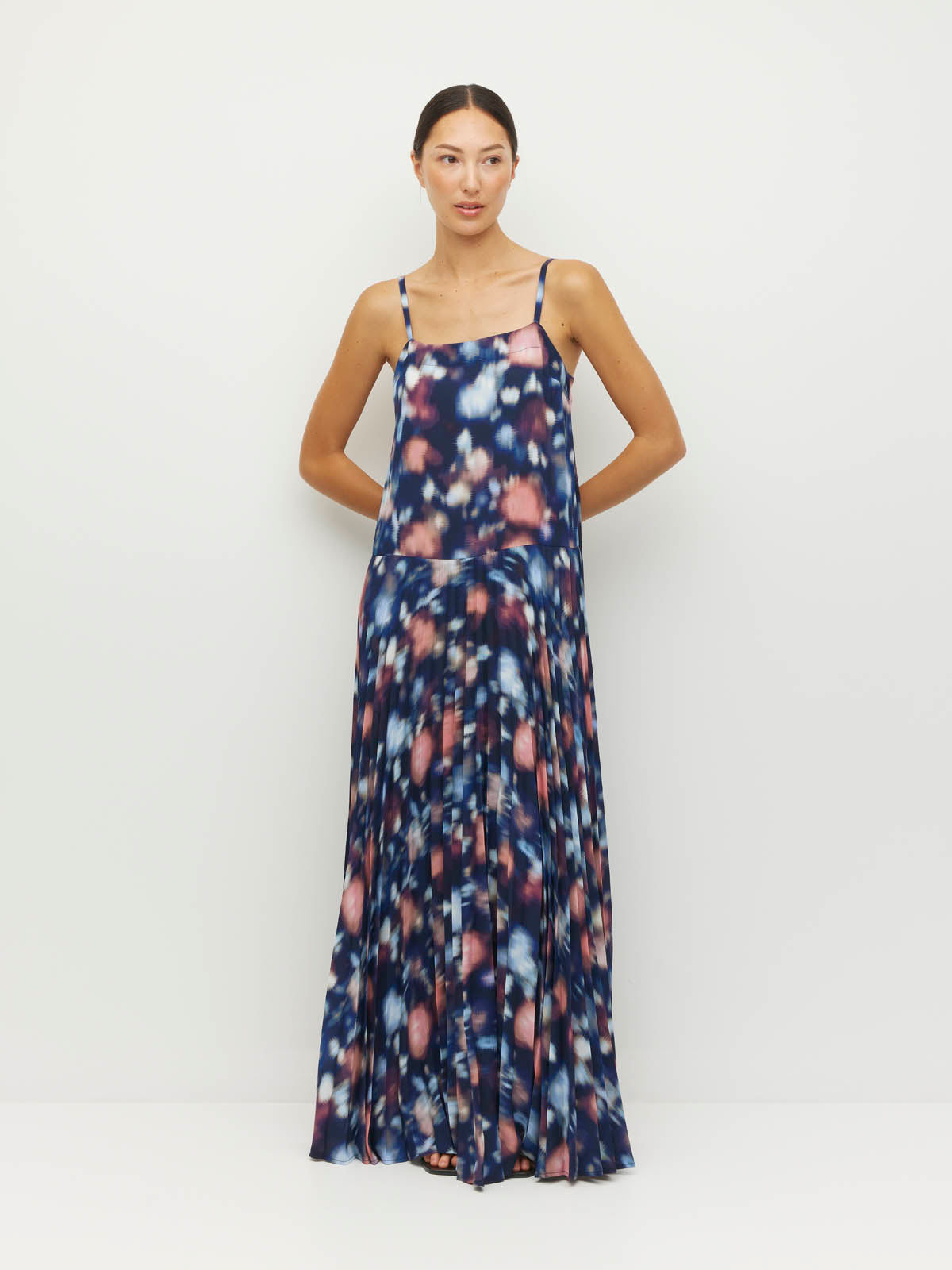 Betty Pleat Dress (Rosette Haze Crepe) Night Fall
