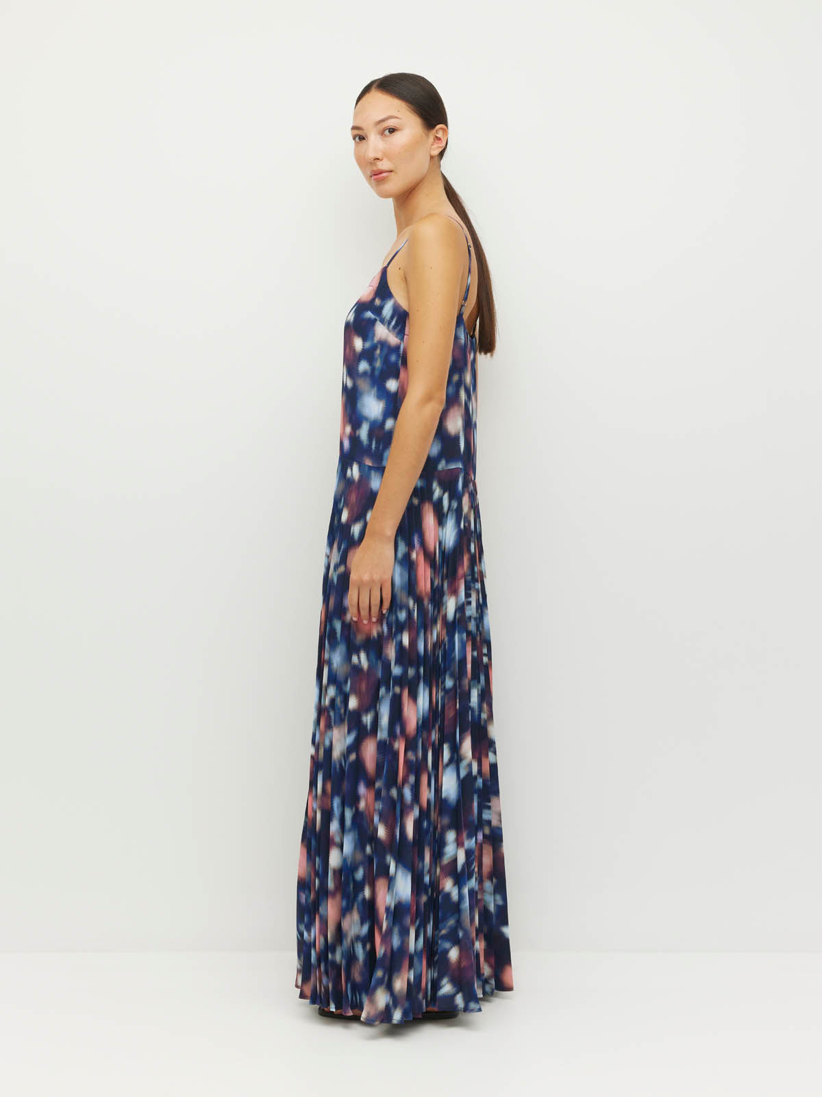 Betty Pleat Dress (Rosette Haze Crepe) Night Fall