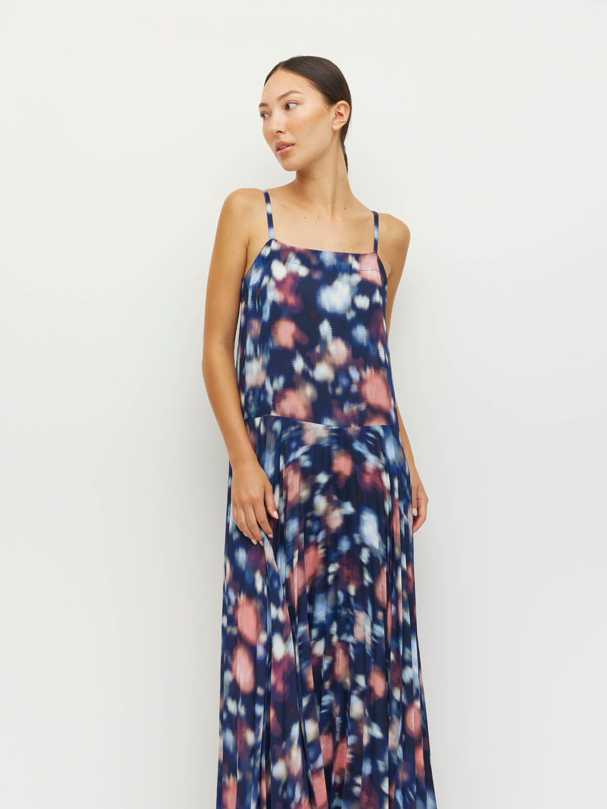 Betty Pleat Dress (Rosette Haze Crepe) Night Fall