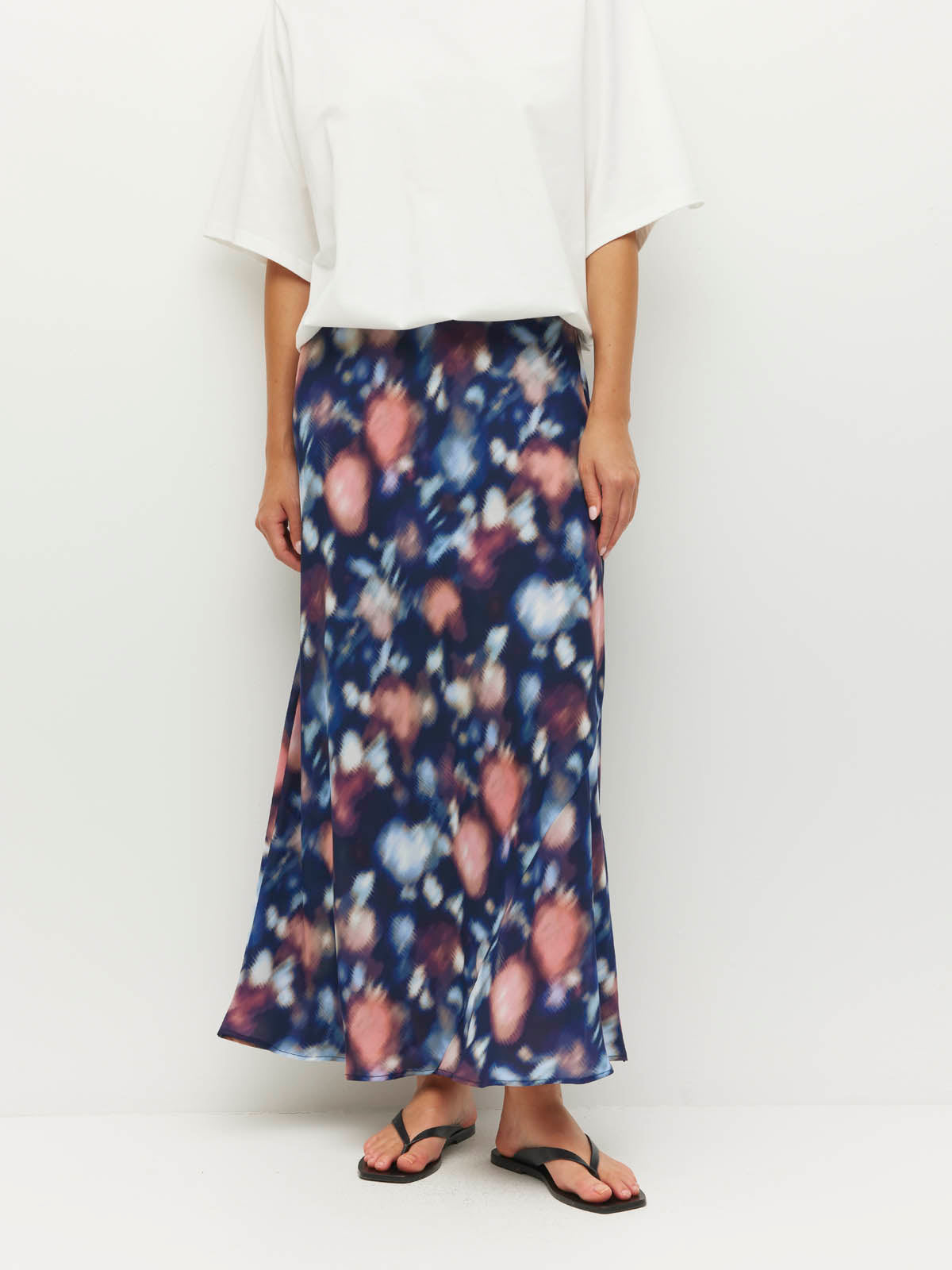 Em Skirt (Rosette Haze Crepe) Night Fall