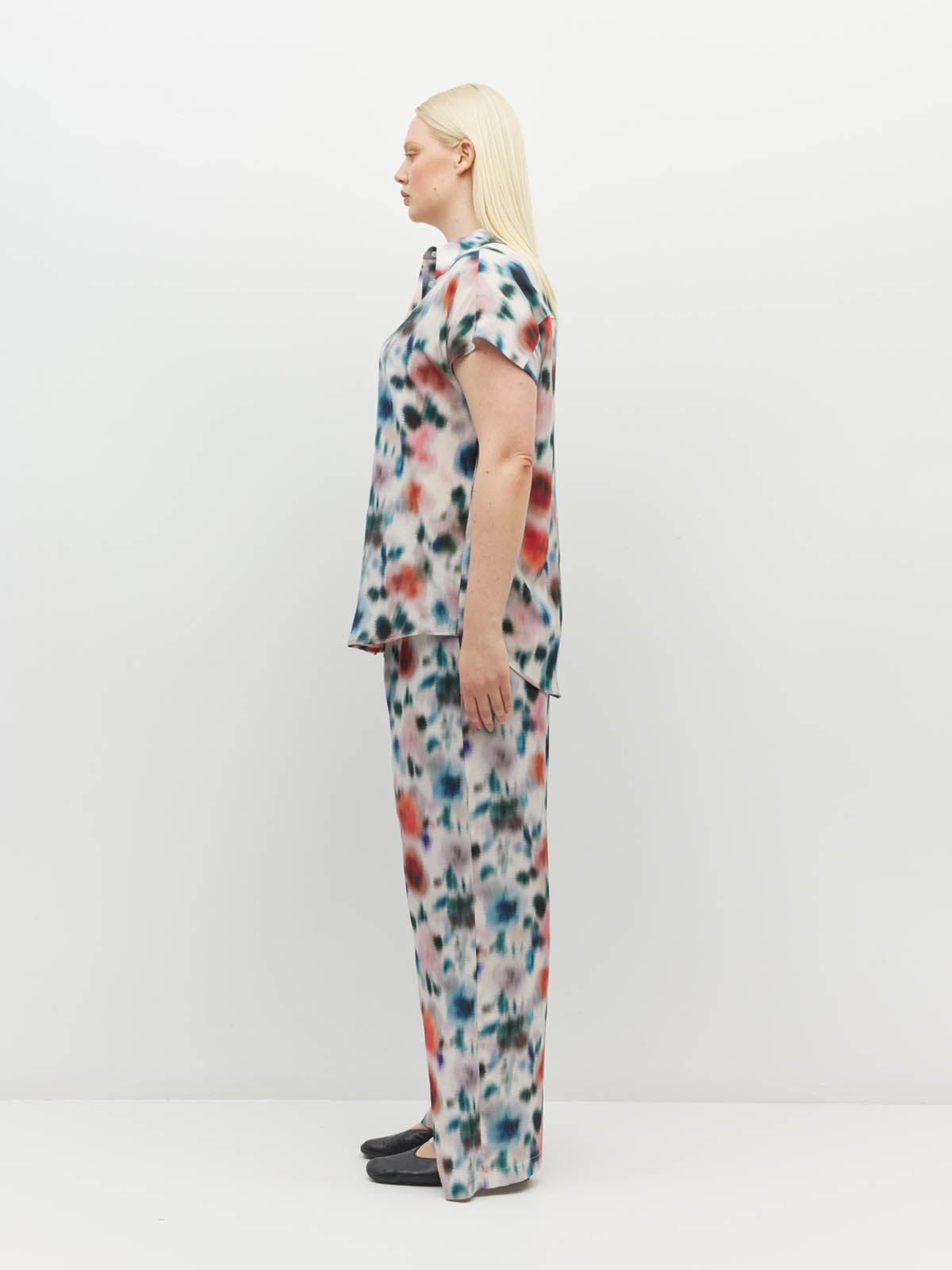 Juliette Hogan Eleanor Shirt (Rosette Haze Silk CDC) Morning Light - printed summer button-down shirt with collar and cap sleeve.
