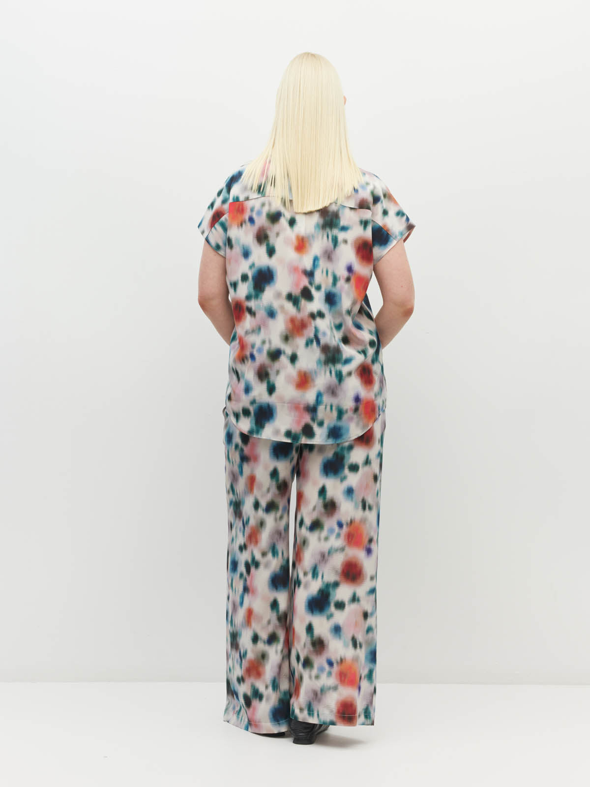 Juliette Hogan Eleanor Shirt (Rosette Haze Silk CDC) Morning Light - printed summer button-down shirt with collar and cap sleeve.