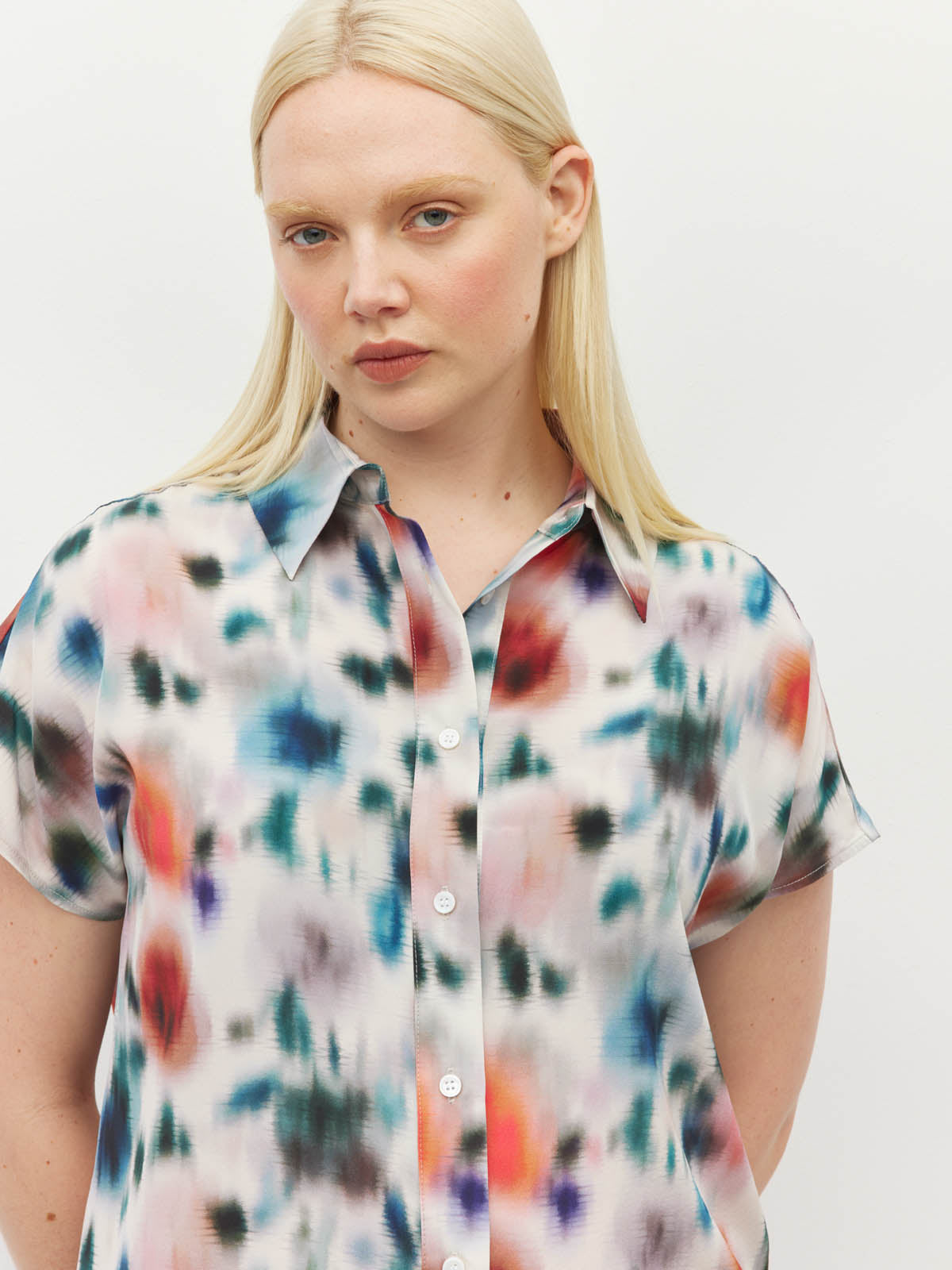 Juliette Hogan Eleanor Shirt (Rosette Haze Silk CDC) Morning Light - printed summer button-down shirt with collar and cap sleeve.