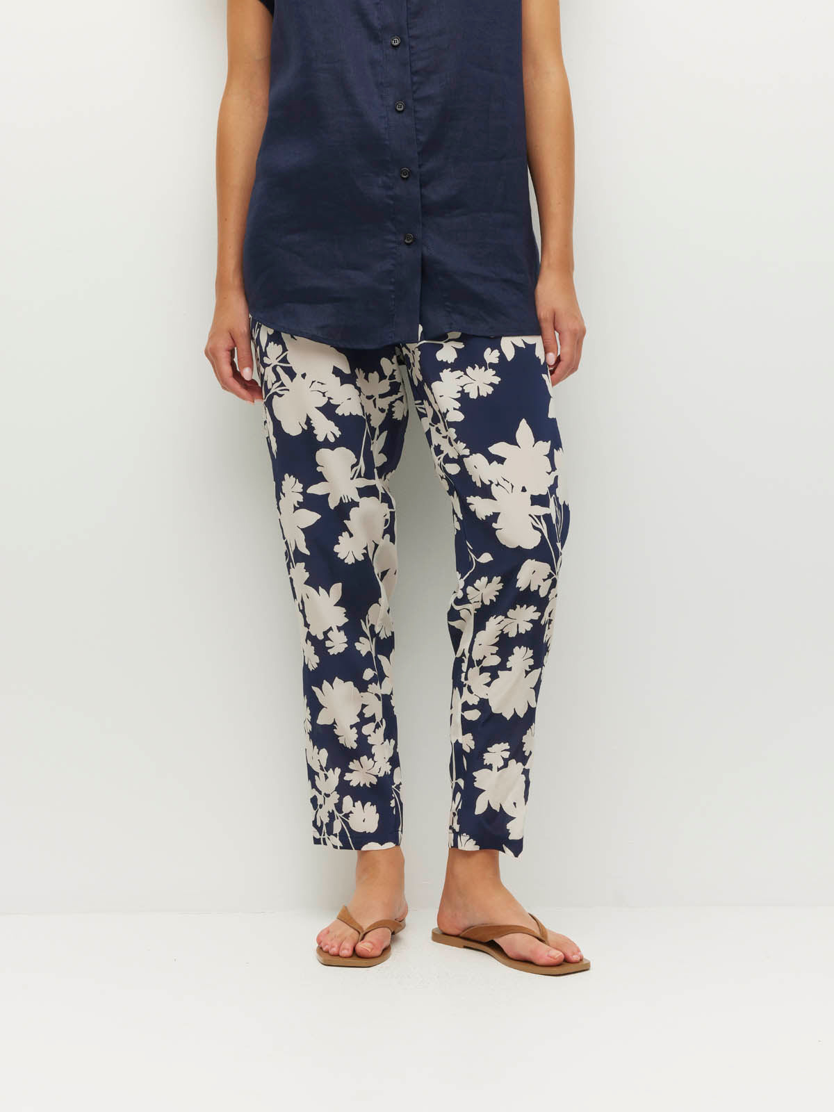 Leonard Pant (Shadow Floral Silk CDC) Silhouette