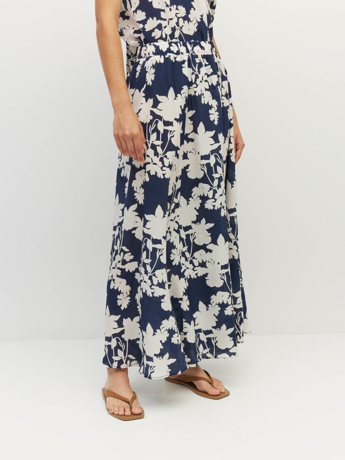 Vicky Skirt (Shadow Floral Silk CDC) Silhouette