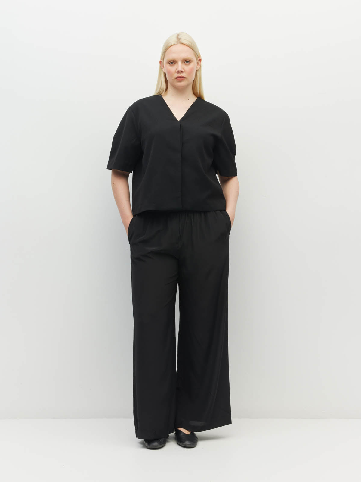 Juliette Hogan Koa Trouser (Silk CDC) Black - simple straight wide leg silk pants with elasticated waist and pockets.