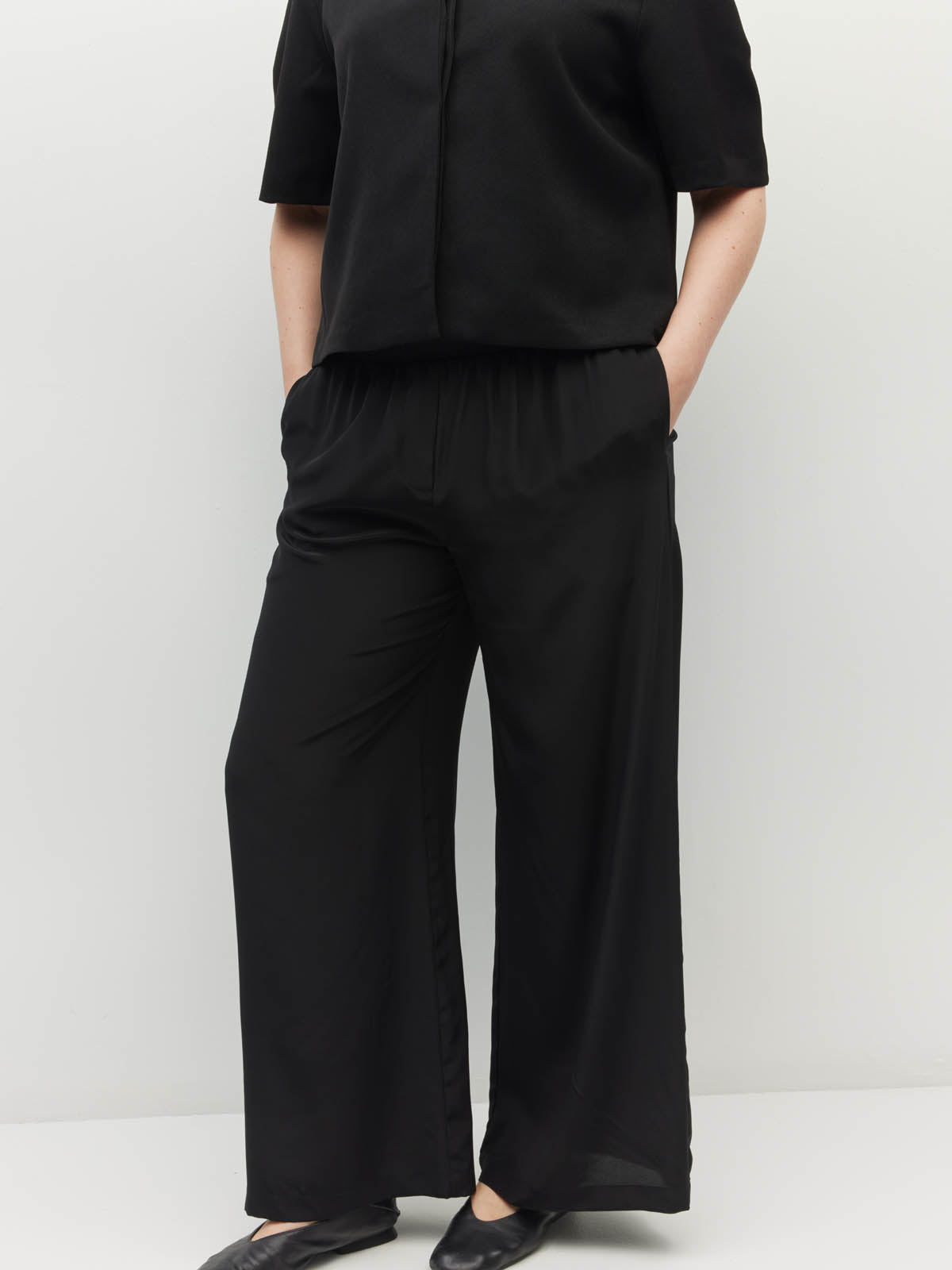 Juliette Hogan Koa Trouser (Silk CDC) Black - simple straight wide leg silk pants with elasticated waist and pockets.