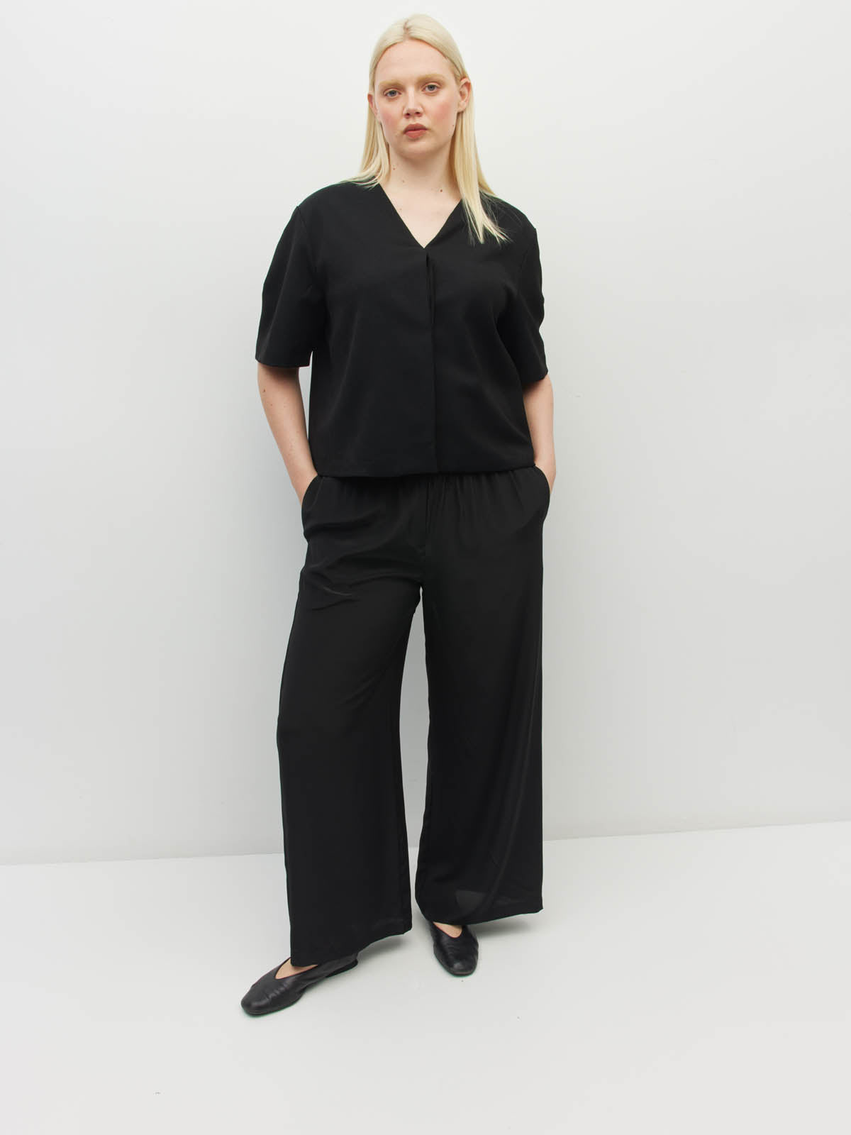 Juliette Hogan Koa Trouser (Silk CDC) Black - simple straight wide leg silk pants with elasticated waist and pockets.
