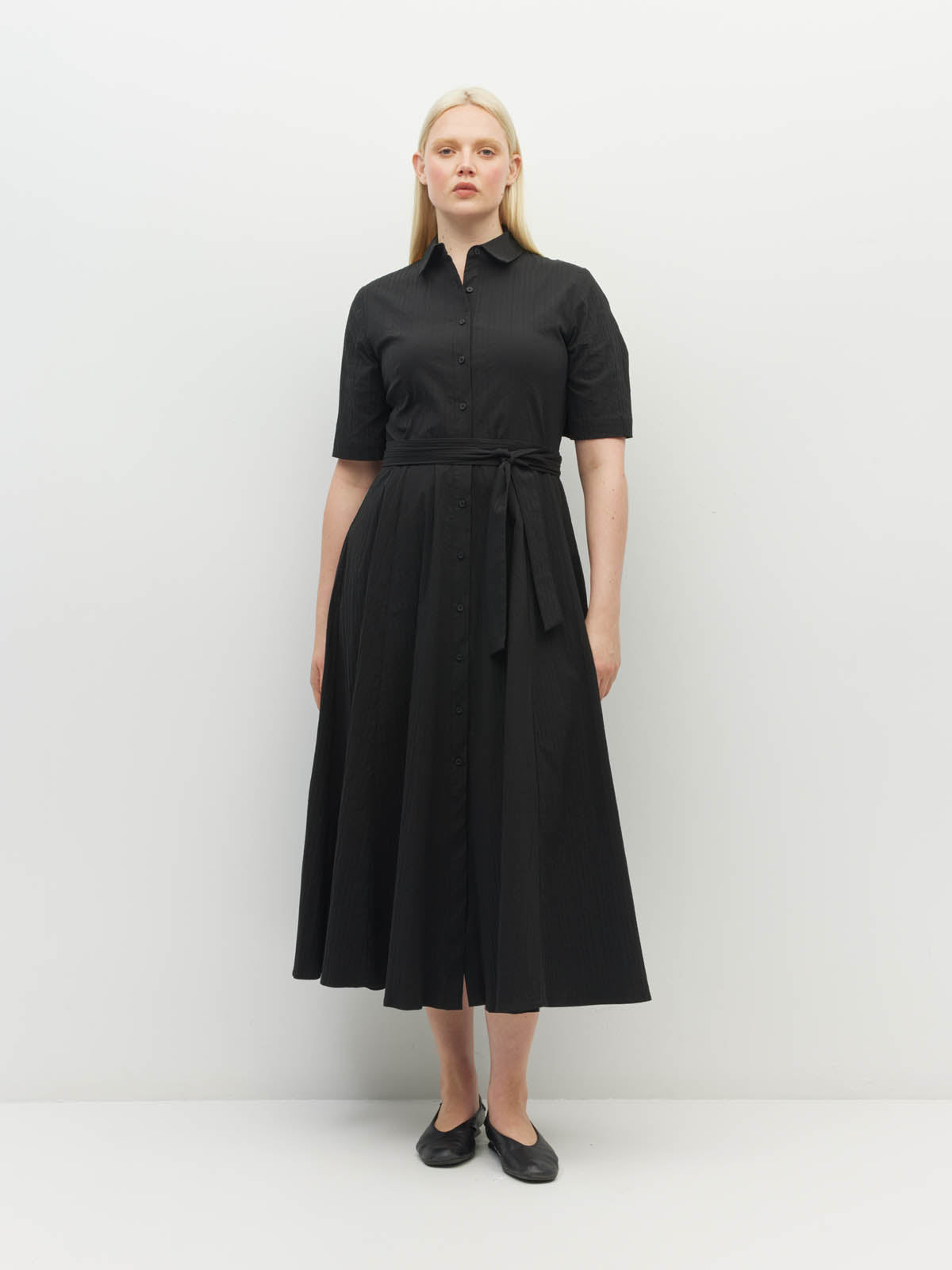 Juliette Hogan Delphi Dress (Thread Line Cotton) Black Linear - cotton shirtdress with tailored waist, collar, t-shirt sleeves, and button-down front.