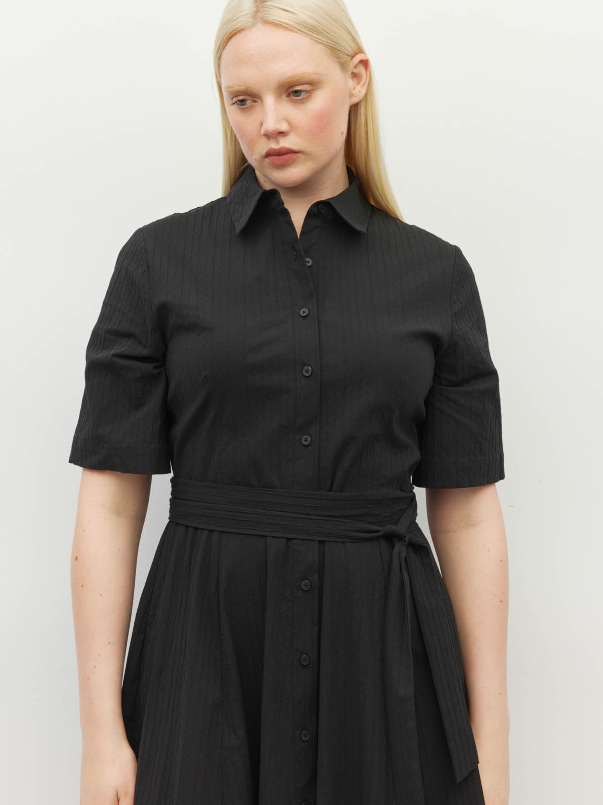 Juliette Hogan Delphi Dress (Thread Line Cotton) Black Linear - cotton shirtdress with tailored waist, collar, t-shirt sleeves, and button-down front.