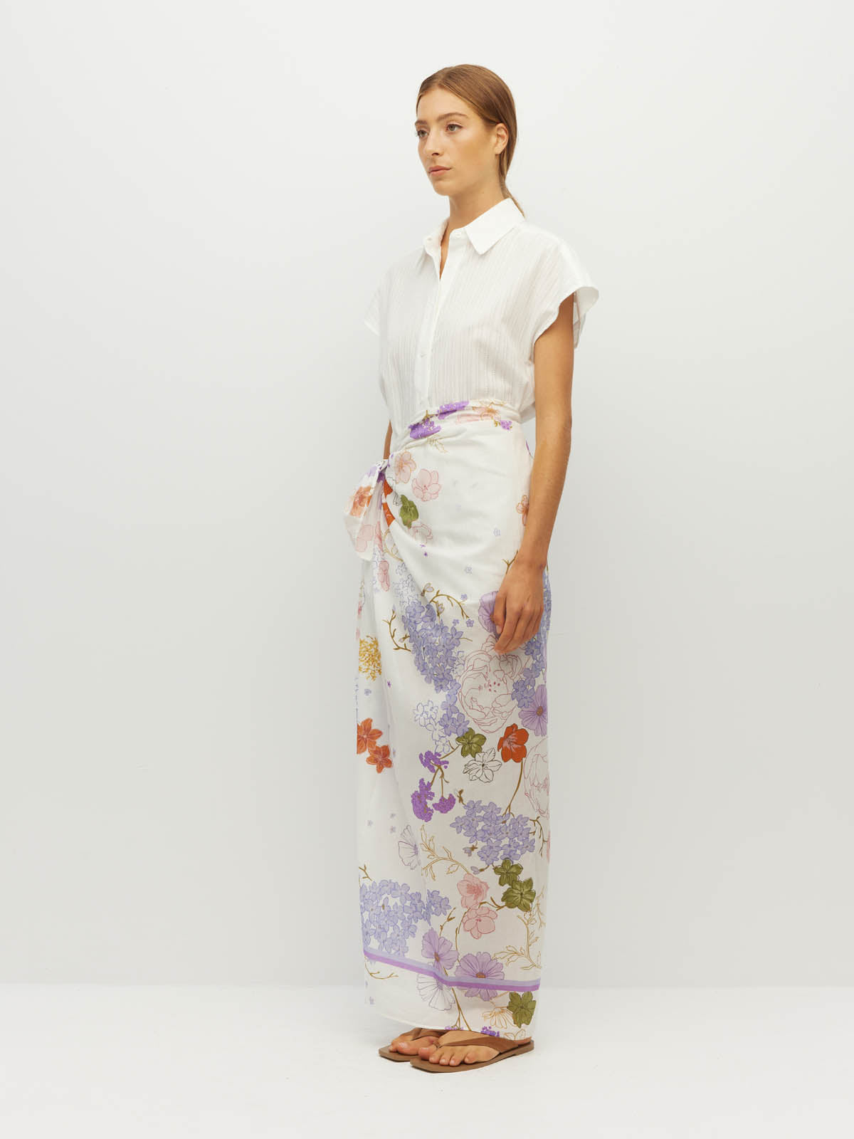 Juliette Hogan Border Sarong (Afterglow Floral Cotton) Blanc - lightweight cotton beach cover-up and sarong, 132cm x 141cm.