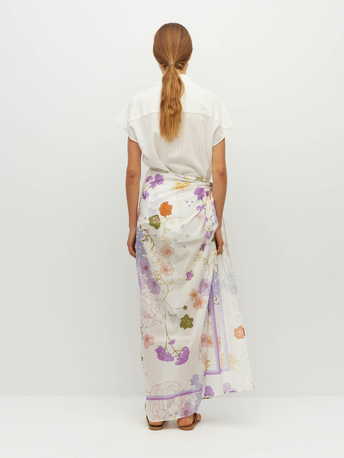 Juliette Hogan Border Sarong (Afterglow Floral Cotton) Blanc - lightweight cotton beach cover-up and sarong, 132cm x 141cm.
