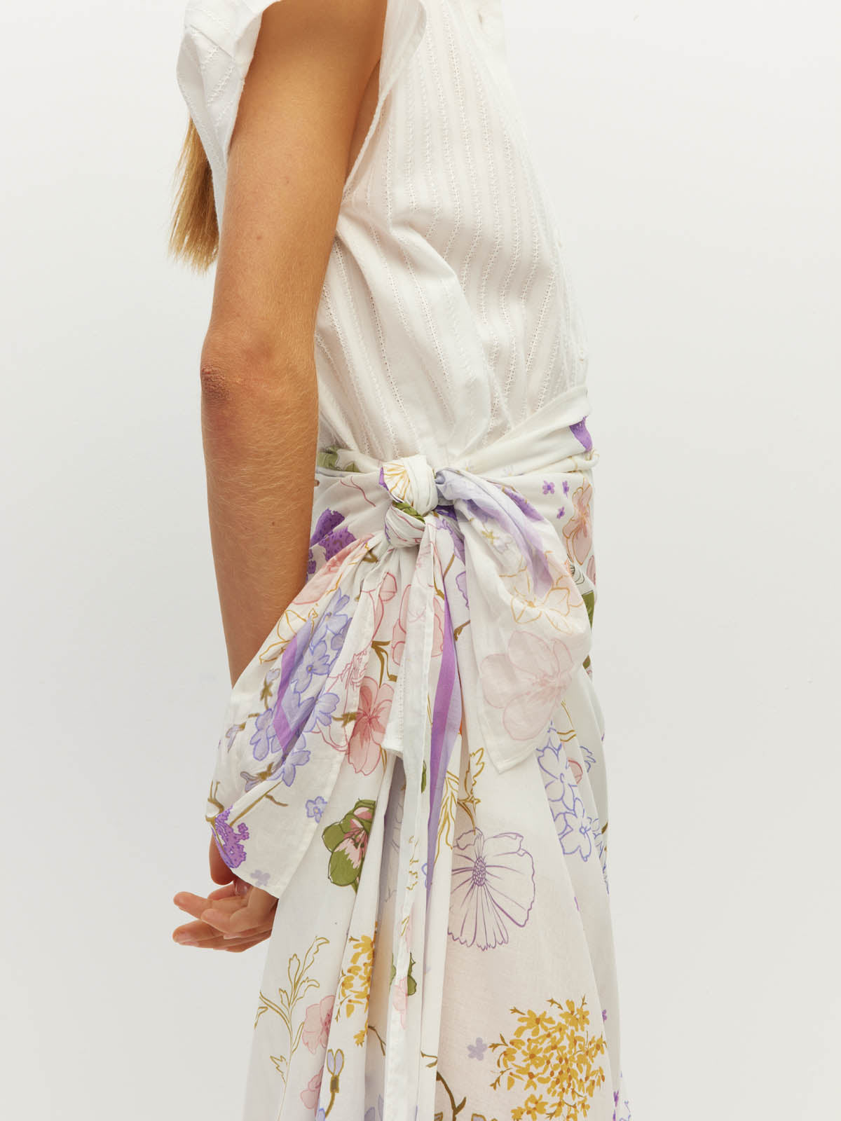 Juliette Hogan Border Sarong (Afterglow Floral Cotton) Blanc - lightweight cotton beach cover-up and sarong, 132cm x 141cm.