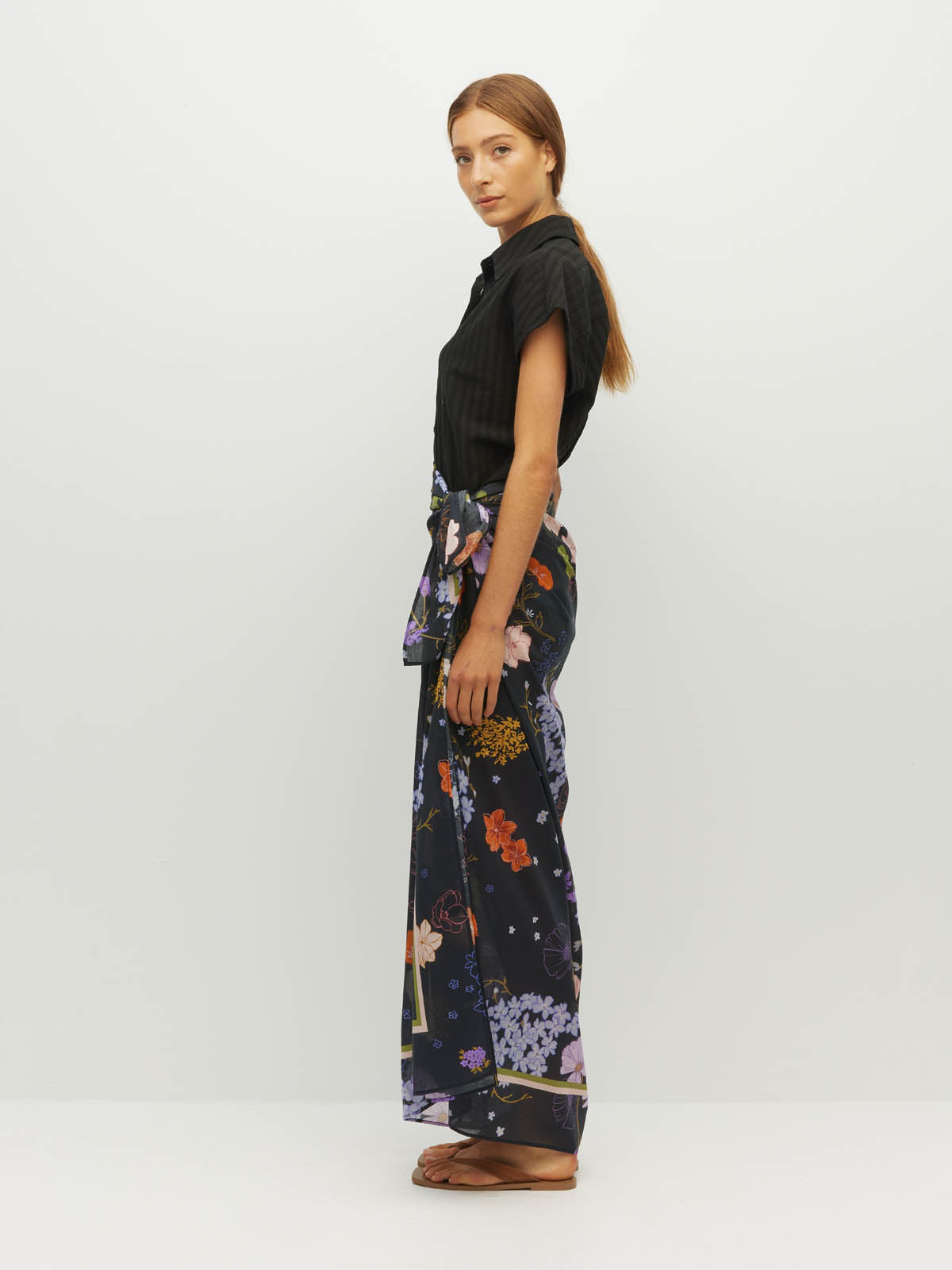 Juliette Hogan Border Sarong (Afterglow Floral Cotton) Noir - lightweight cotton beach cover-up and sarong, 132cm x 141cm.