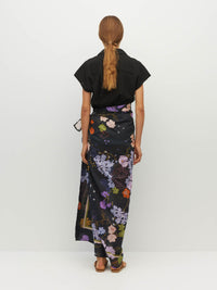 Juliette Hogan Border Sarong (Afterglow Floral Cotton) Noir - lightweight cotton beach cover-up and sarong, 132cm x 141cm.