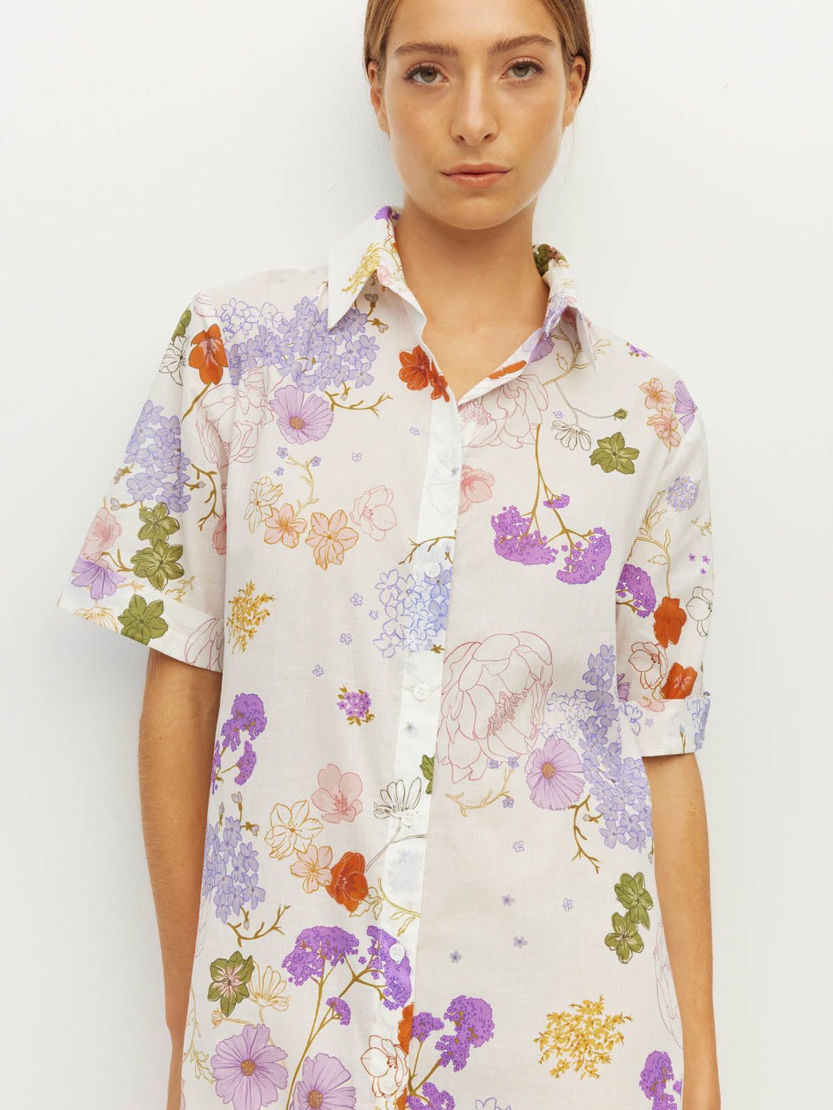 Juliette Hogan Isle Shirtdress (Afterglow Floral Cotton) Blanc - printed cotton shirtdress with shirt collar, elbow-length sleeves, and ankle-length hem.