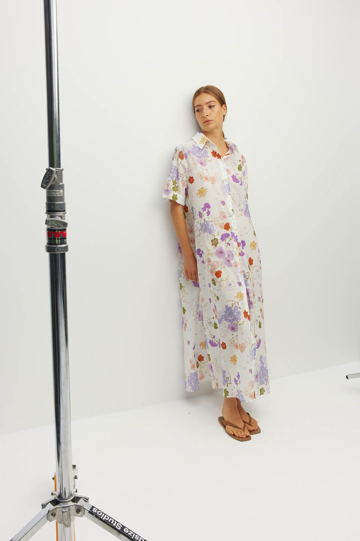 Juliette Hogan Isle Shirtdress (Afterglow Floral Cotton) Blanc - printed cotton shirtdress with shirt collar, elbow-length sleeves, and ankle-length hem.